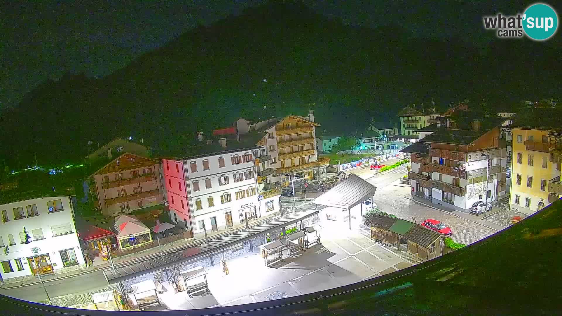 Piazza centrale di Forni di Sopra