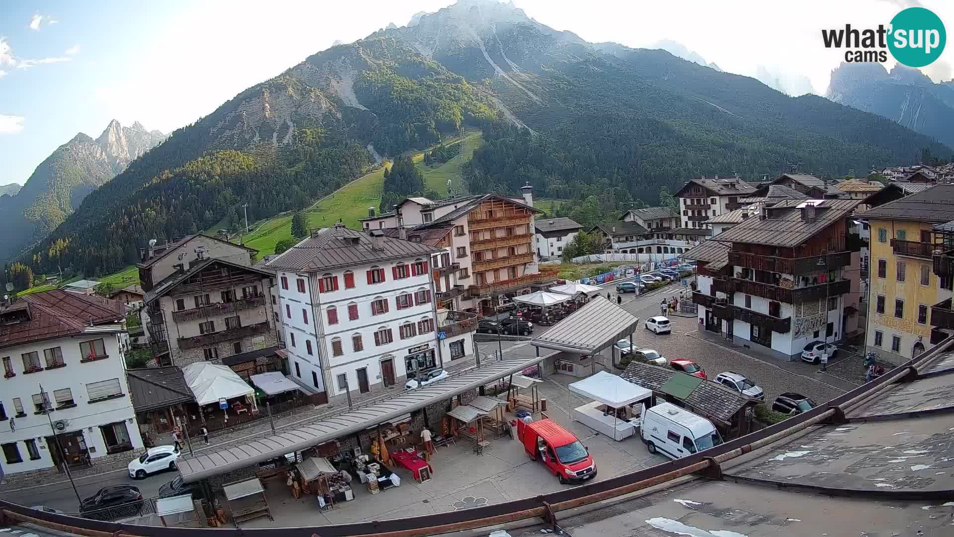 Piazza centrale di Forni di Sopra
