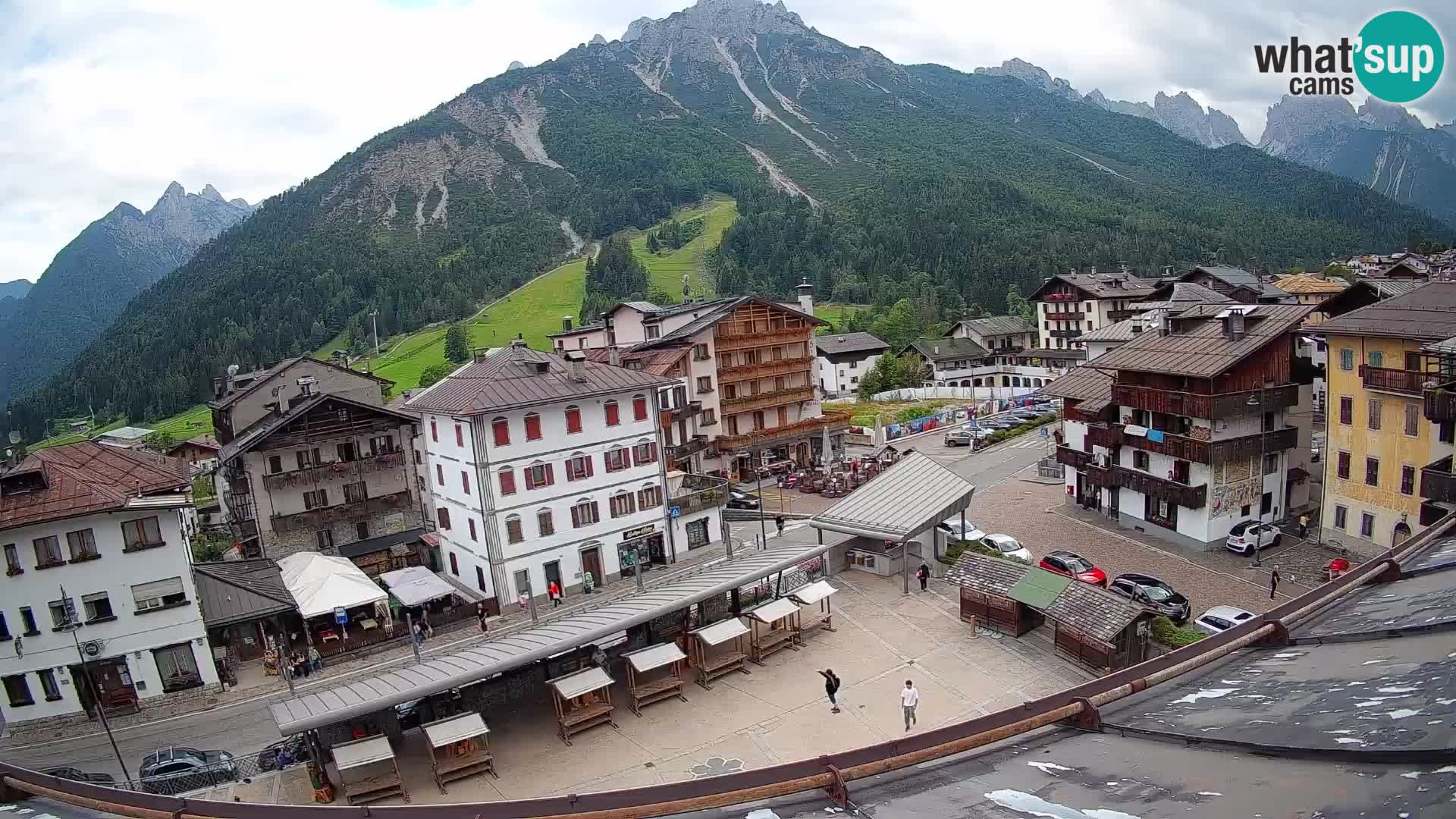 Piazza centrale di Forni di Sopra