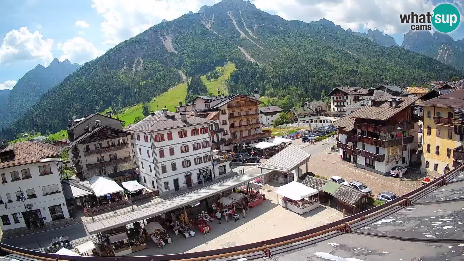 Piazza centrale di Forni di Sopra