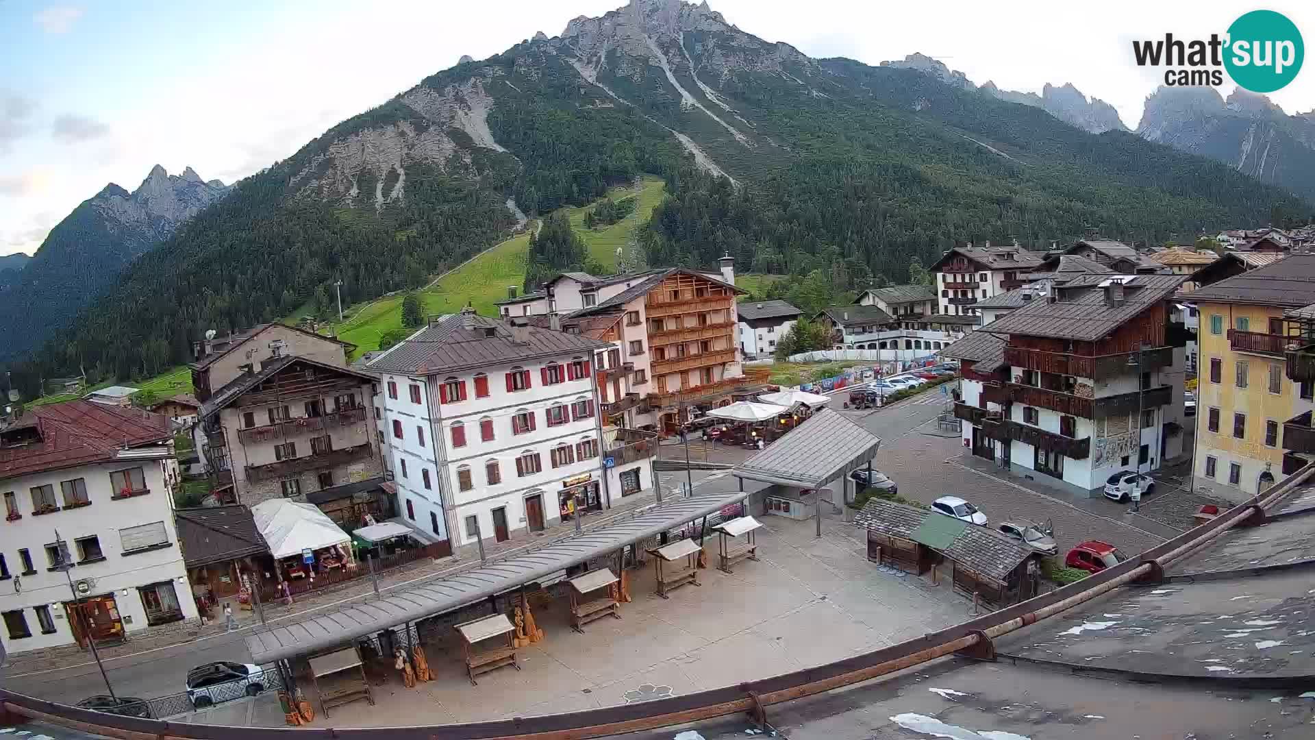 Plaza principal de Forni di Sopra