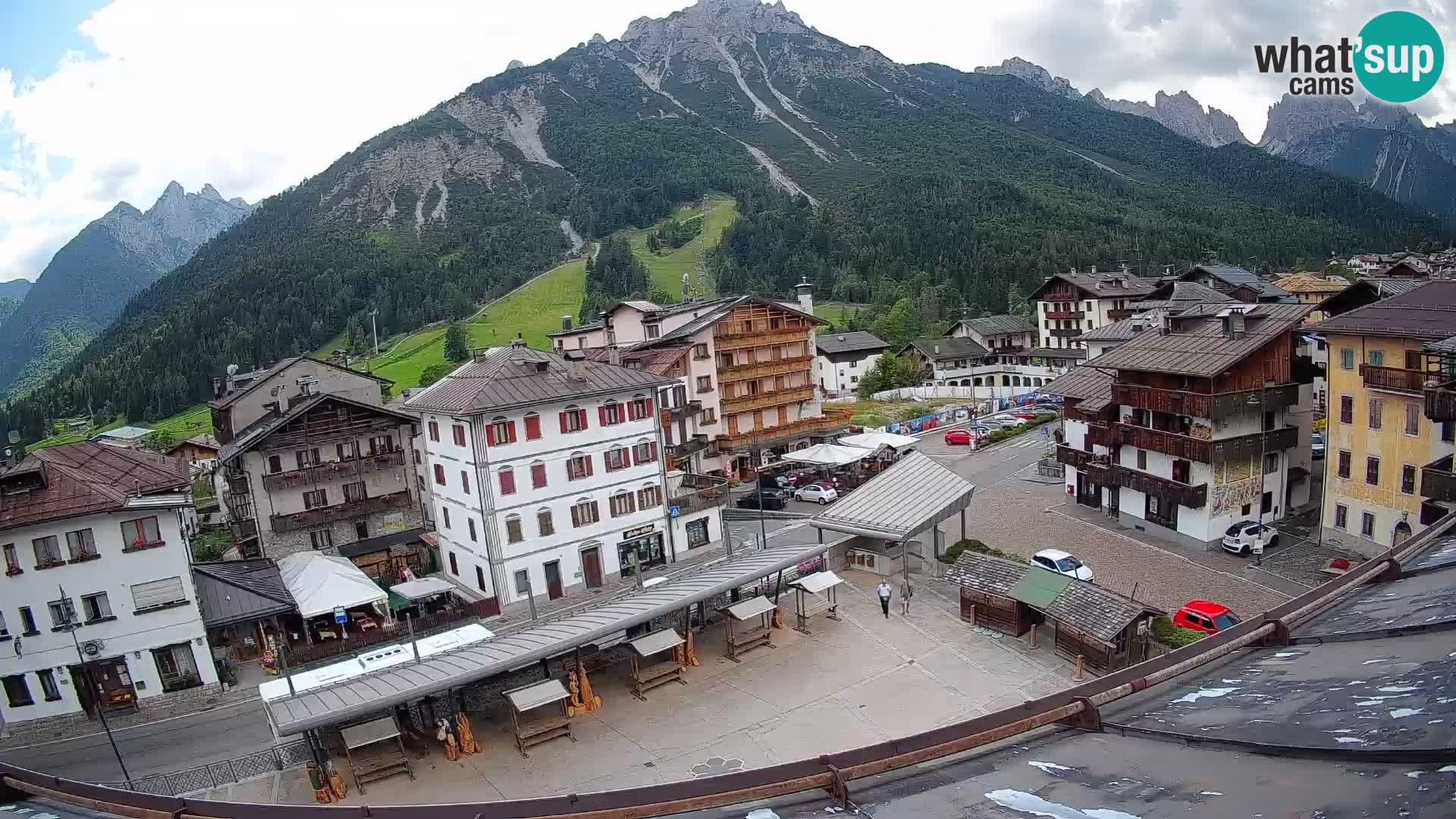 Plaza principal de Forni di Sopra