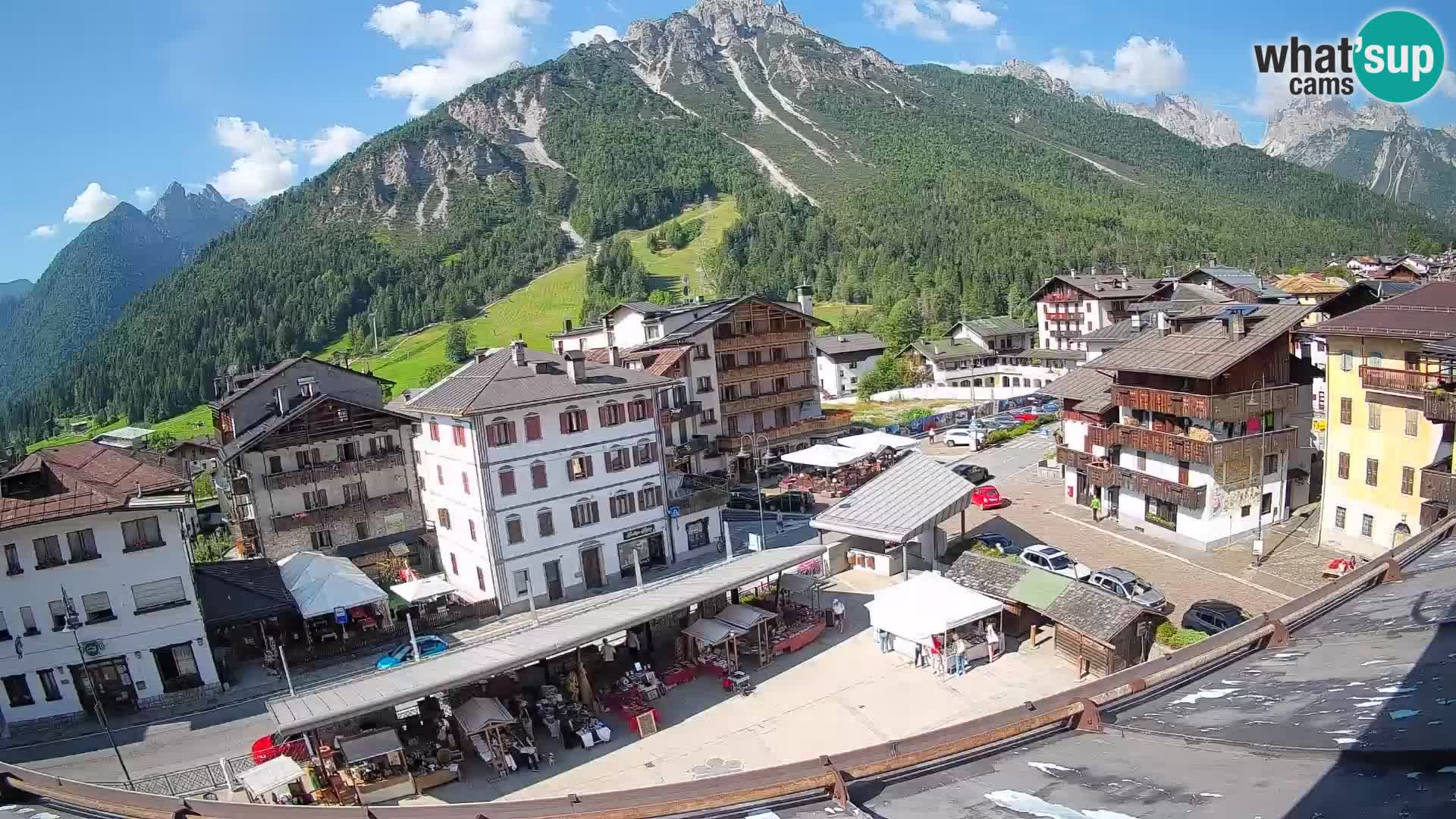 Piazza centrale di Forni di Sopra