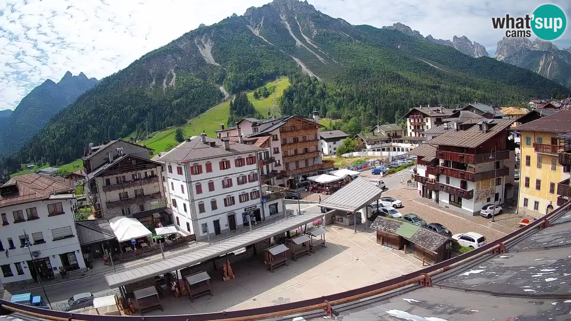 Plaza principal de Forni di Sopra