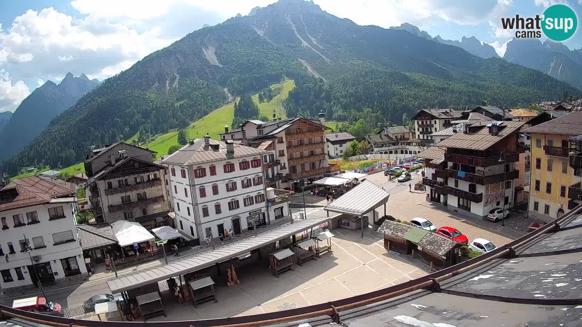 Plaza principal de Forni di Sopra