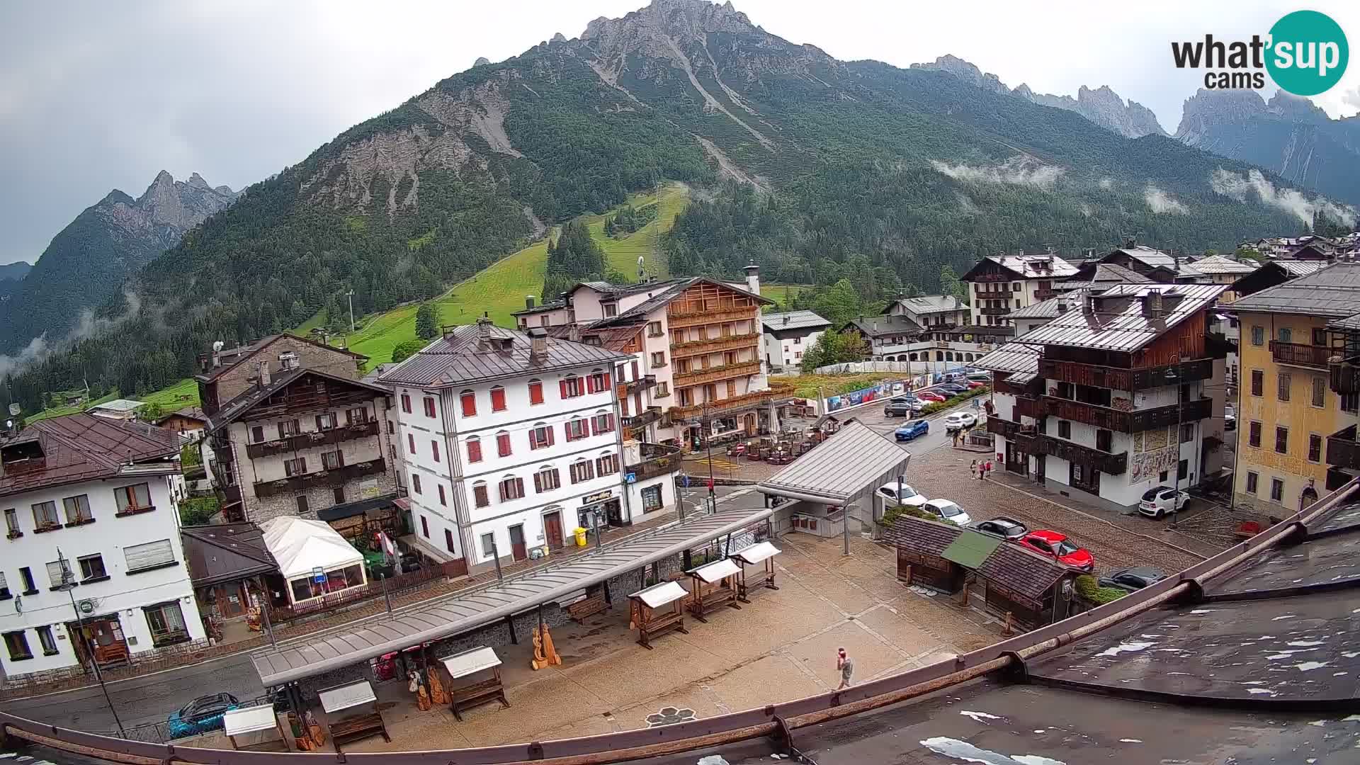 Piazza centrale di Forni di Sopra
