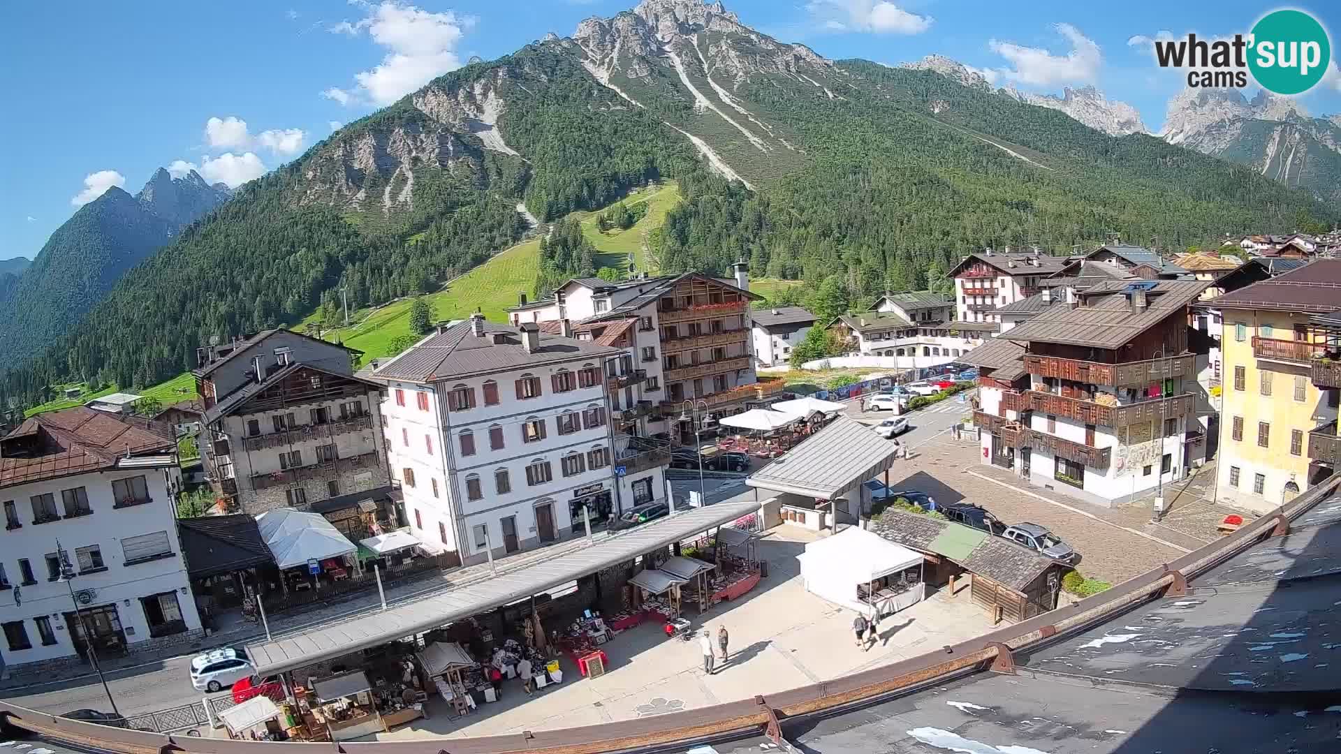 Piazza centrale di Forni di Sopra