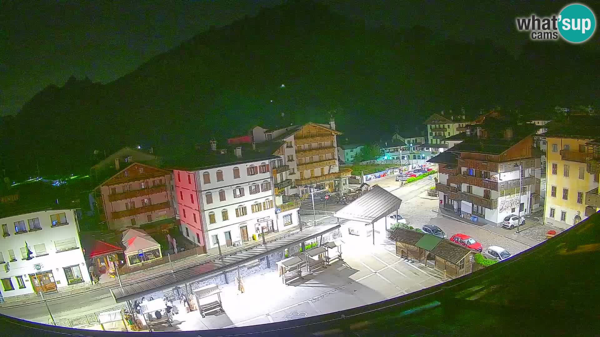 Piazza centrale di Forni di Sopra