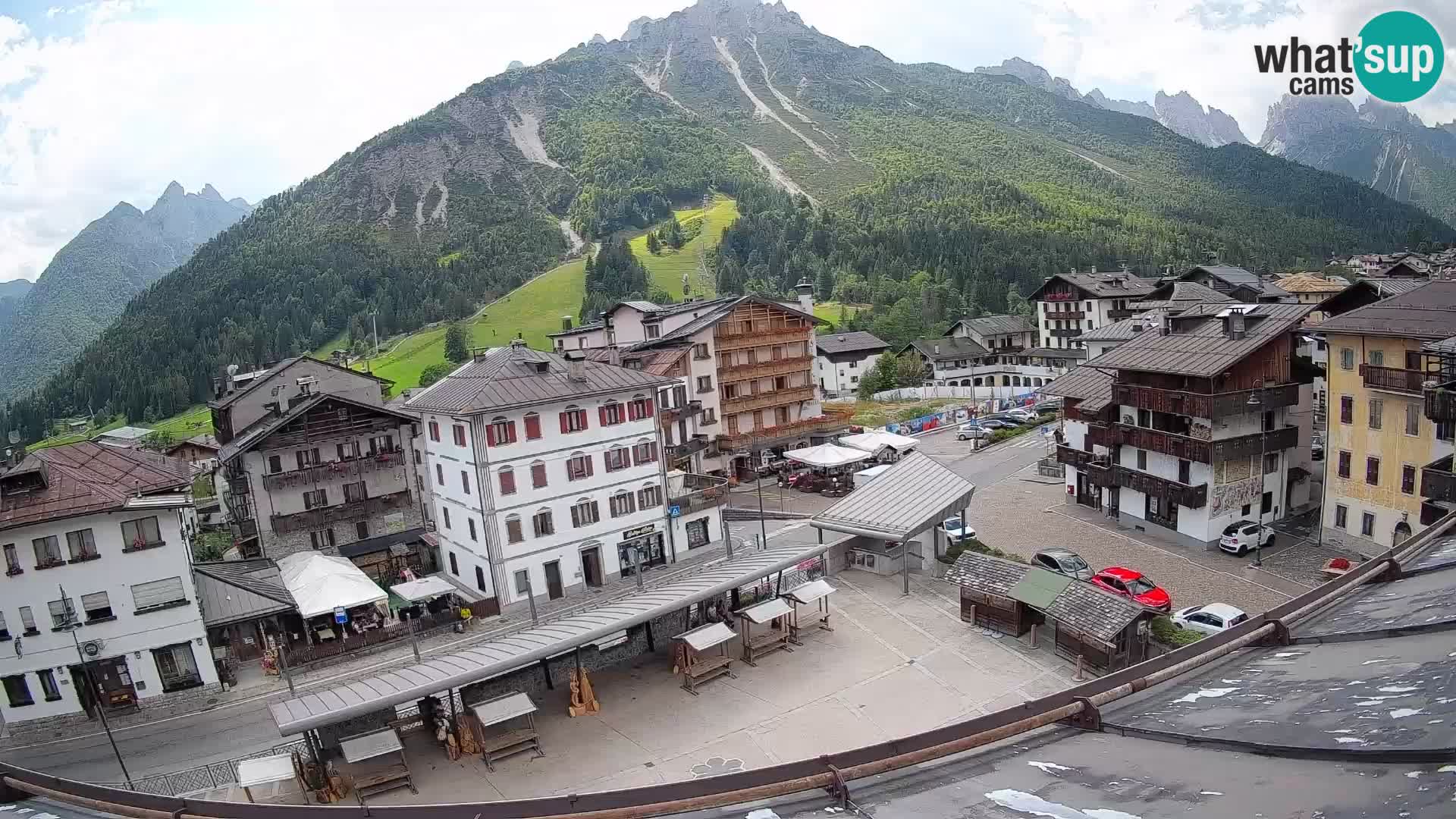 Piazza centrale di Forni di Sopra