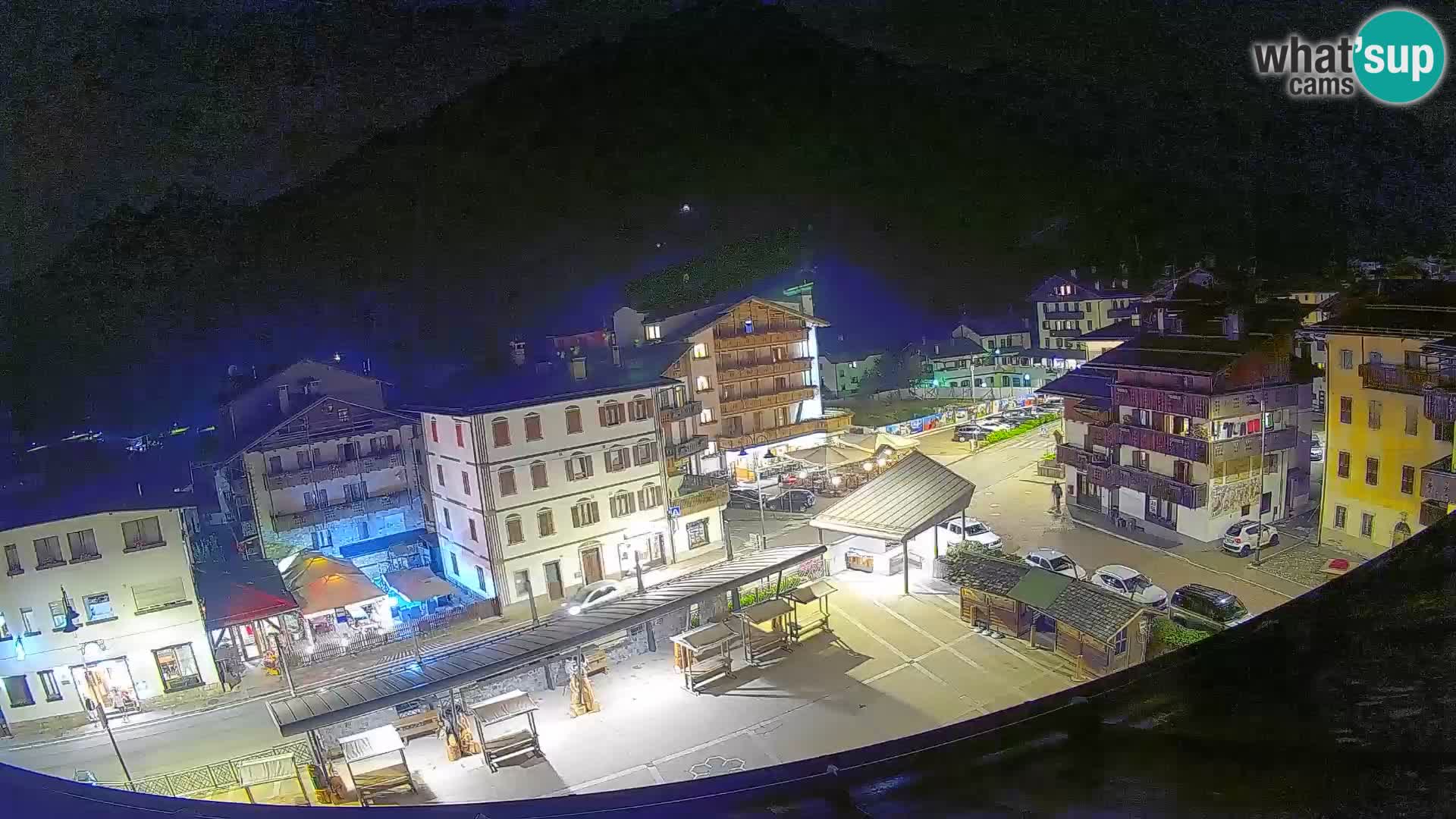 Piazza centrale di Forni di Sopra