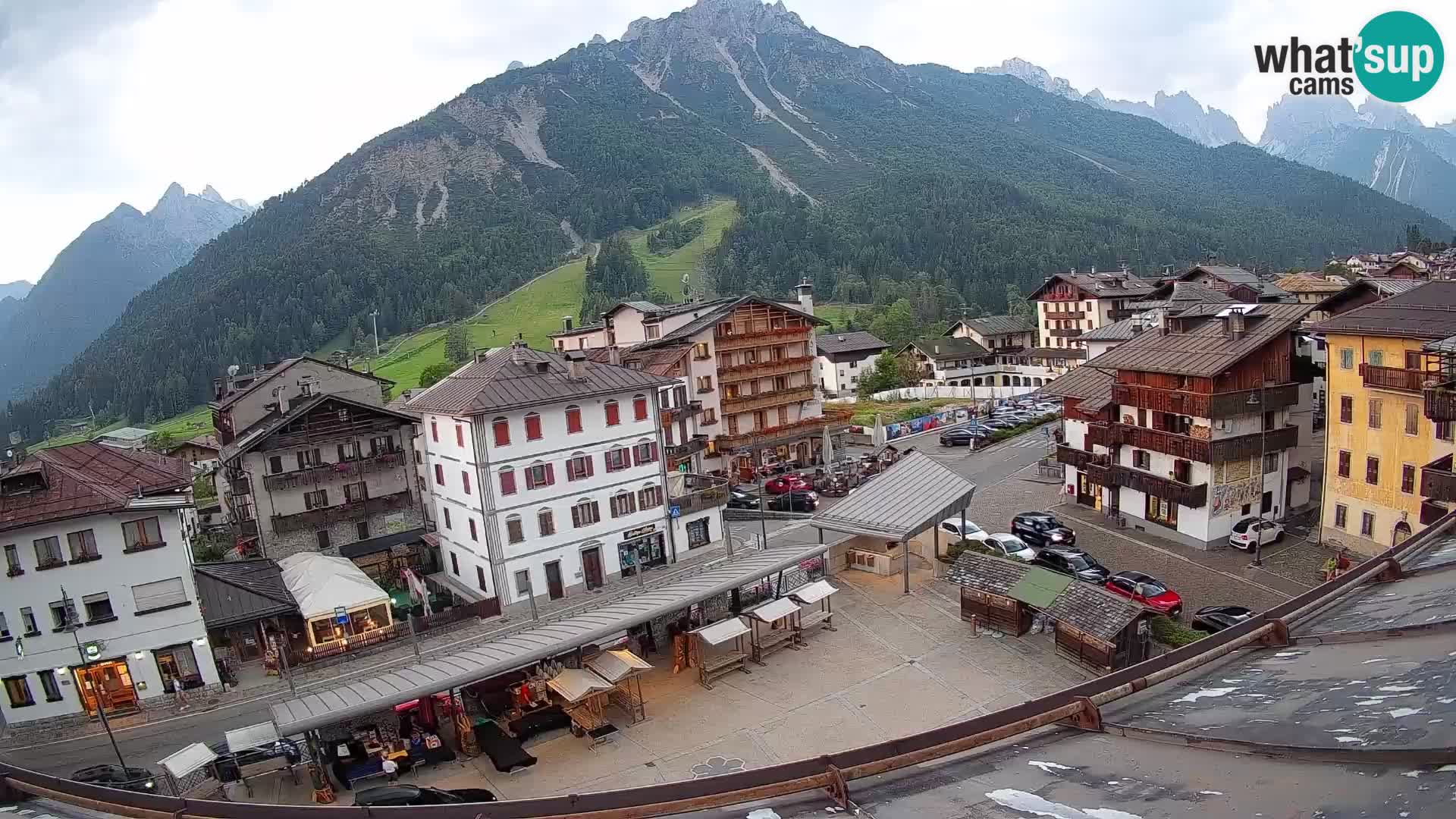 Piazza centrale di Forni di Sopra