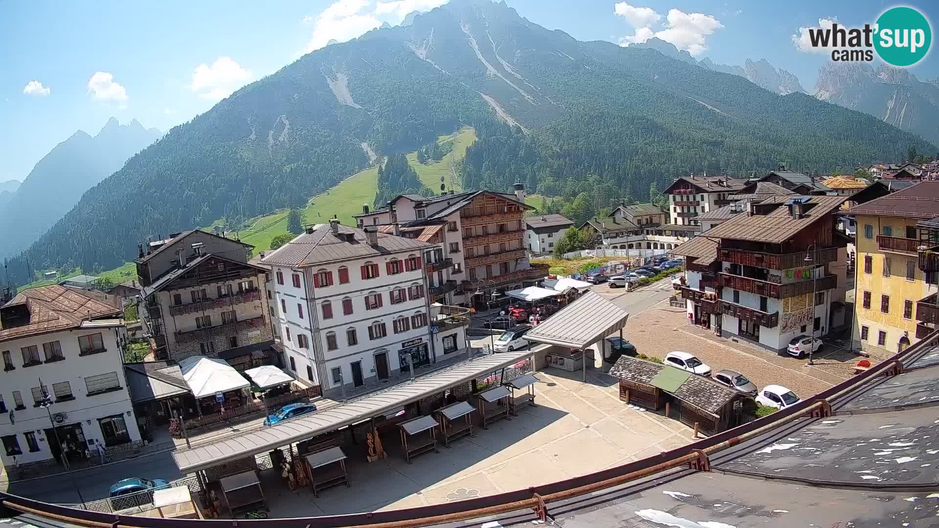 Piazza centrale di Forni di Sopra