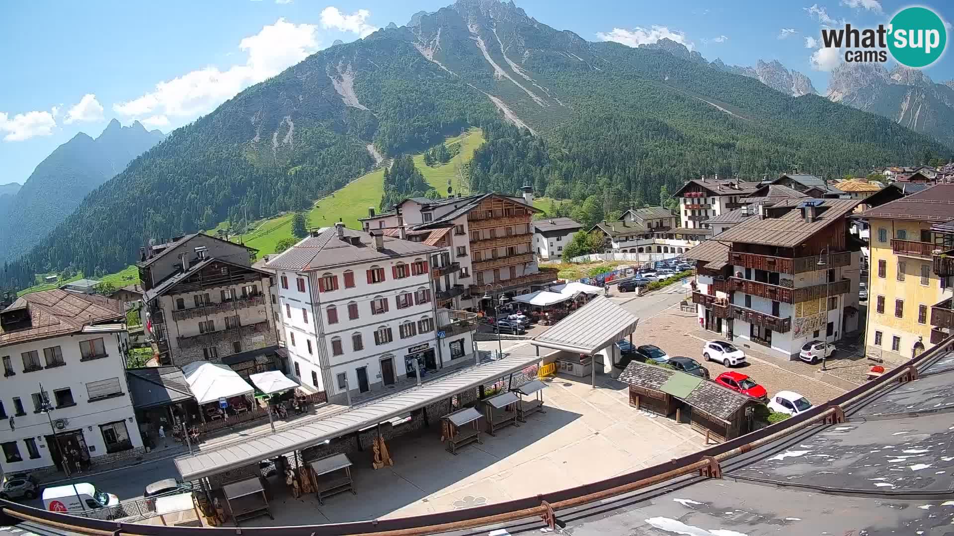 Piazza centrale di Forni di Sopra