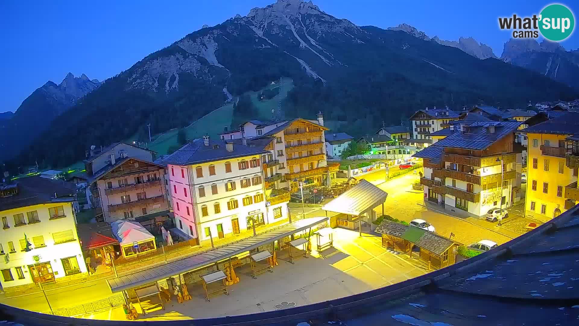 Piazza centrale di Forni di Sopra
