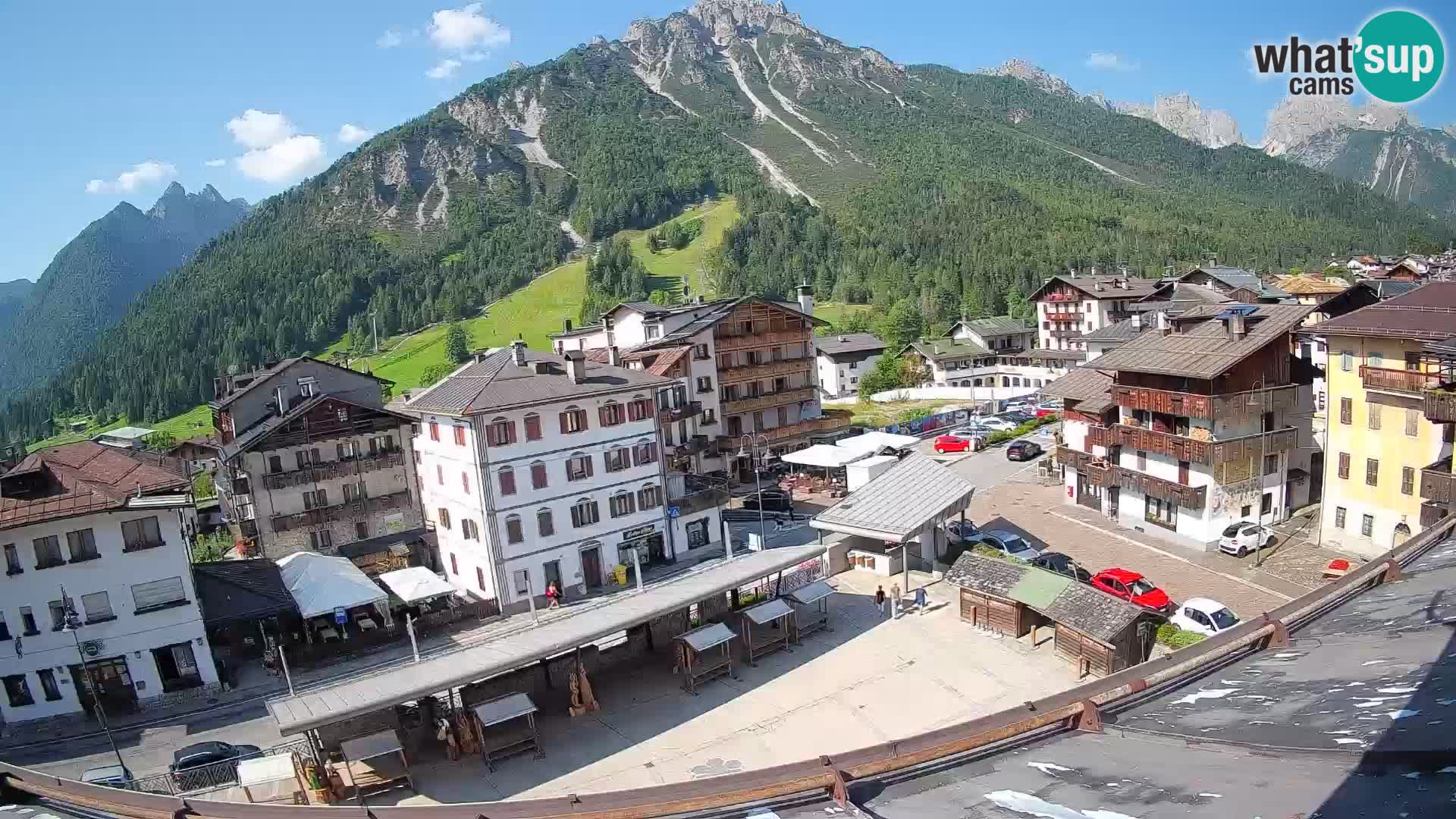 Piazza centrale di Forni di Sopra