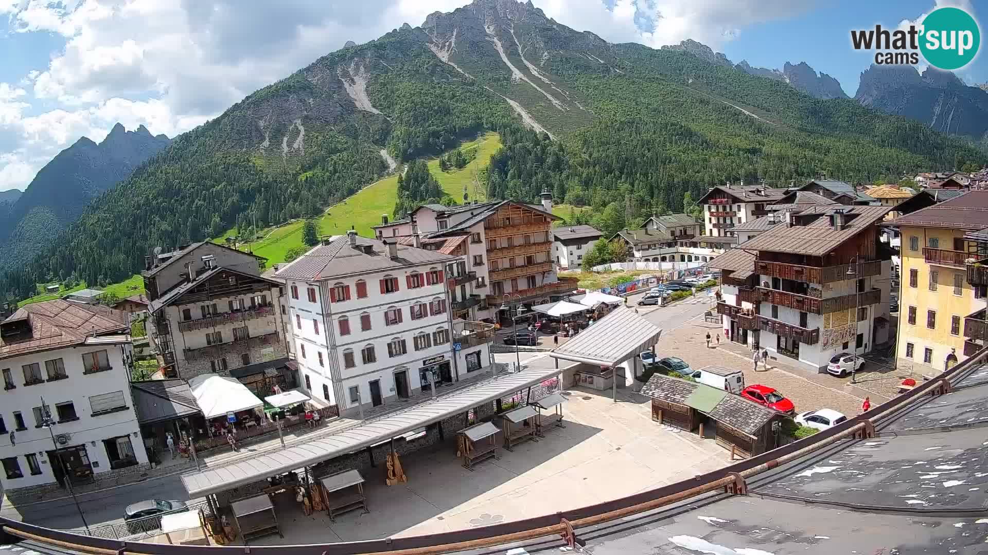 Plaza principal de Forni di Sopra
