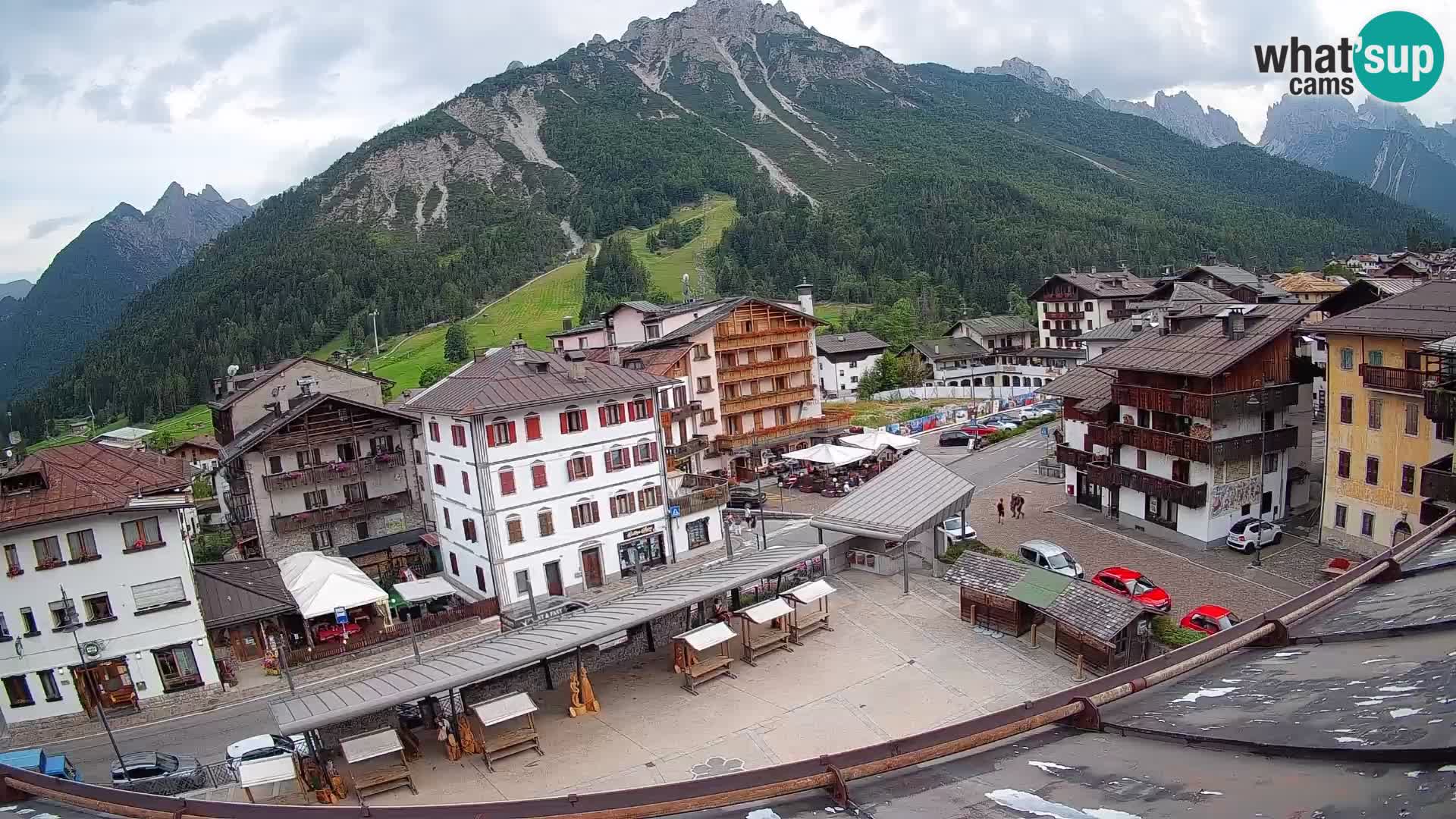 Piazza centrale di Forni di Sopra