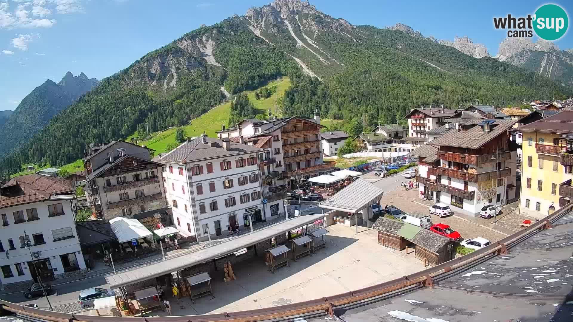 Piazza centrale di Forni di Sopra