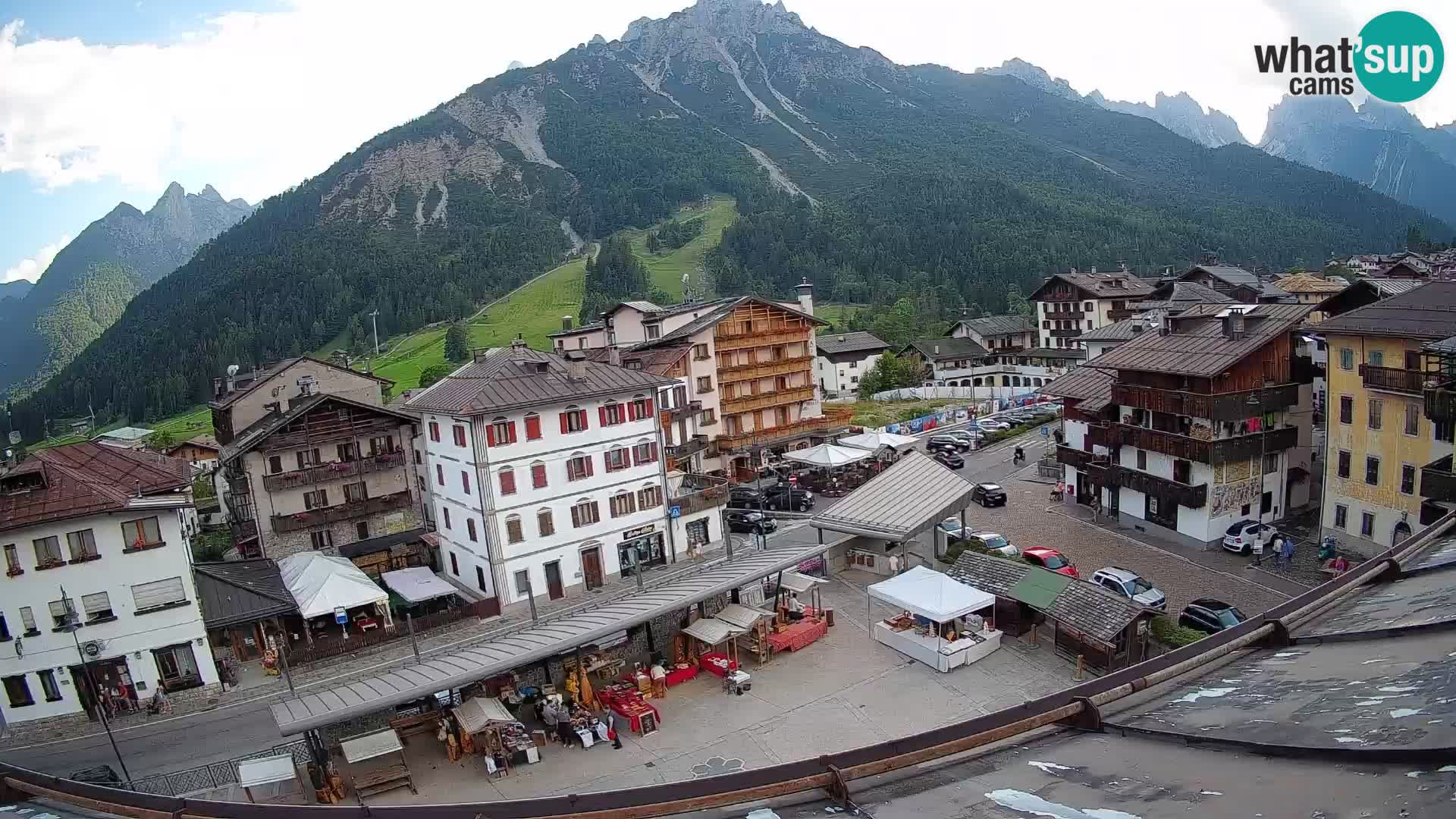 Piazza centrale di Forni di Sopra