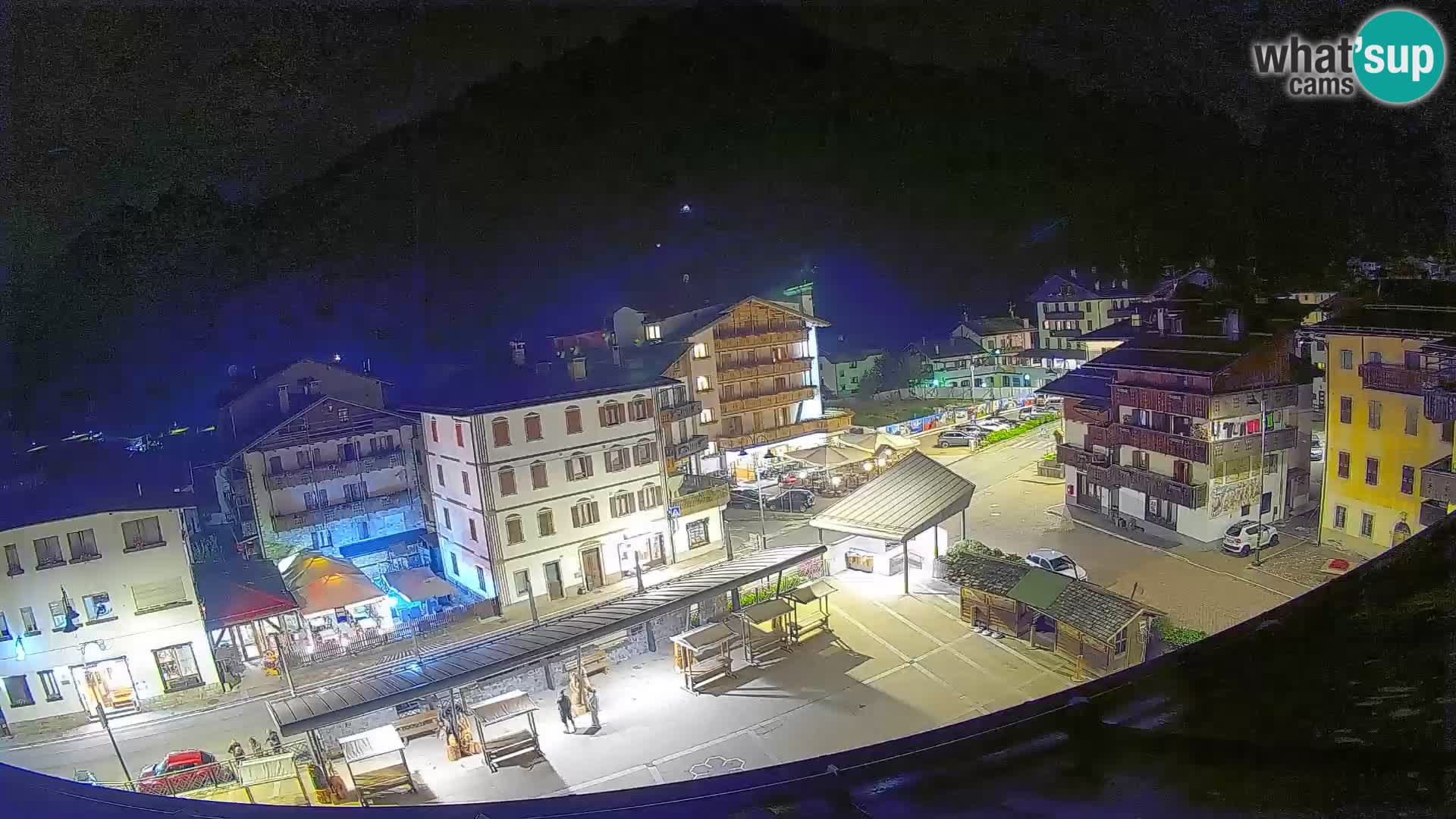 Piazza centrale di Forni di Sopra