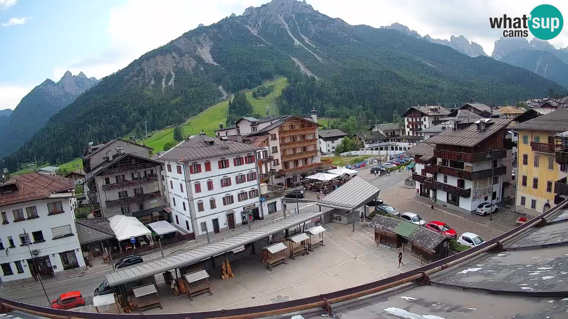 Piazza centrale di Forni di Sopra