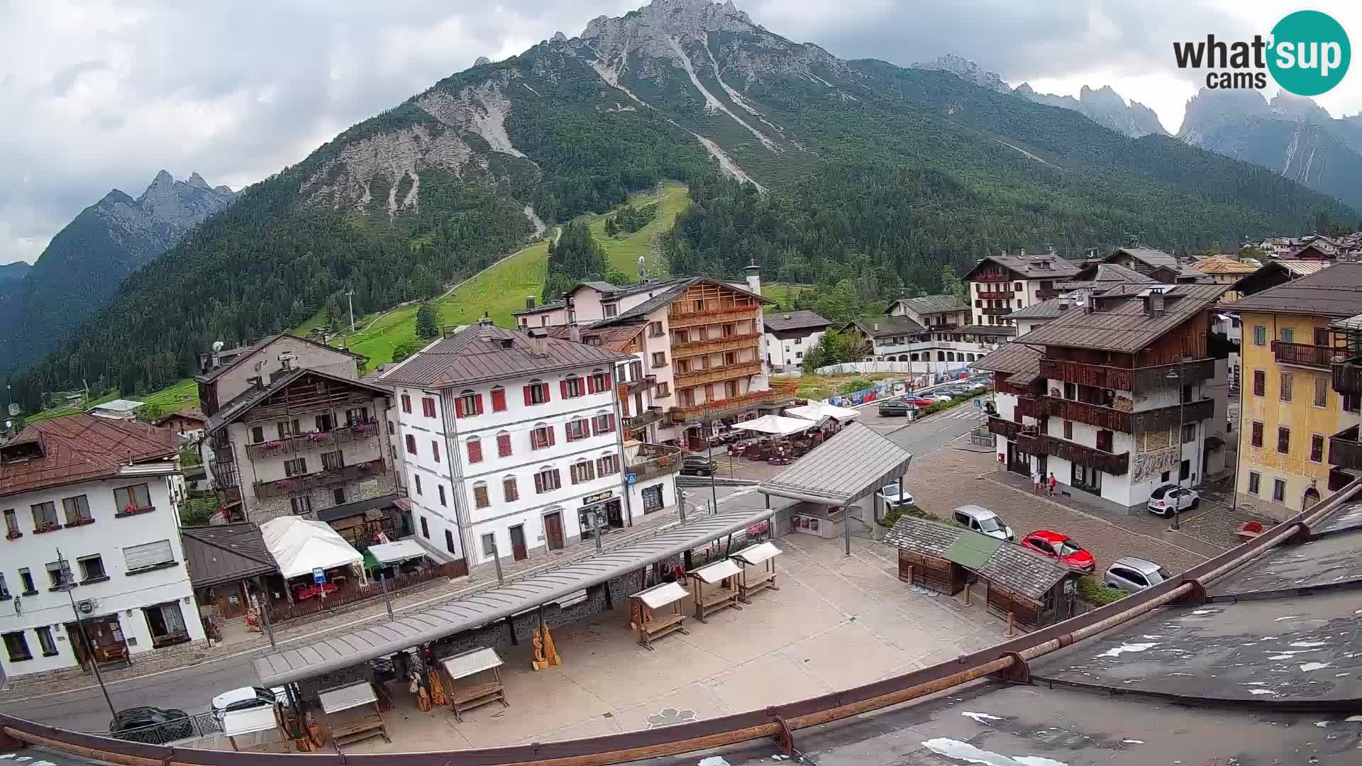 Plaza principal de Forni di Sopra