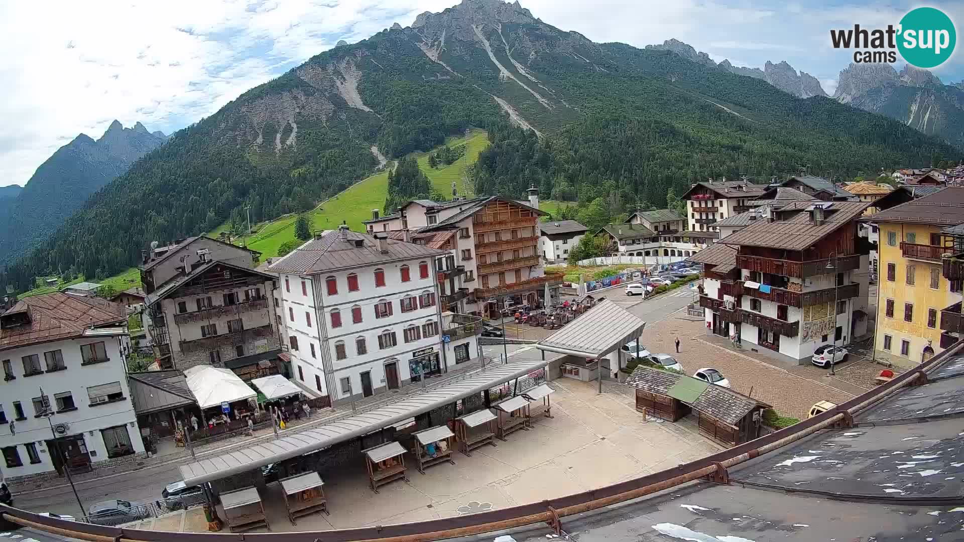 Plaza principal de Forni di Sopra