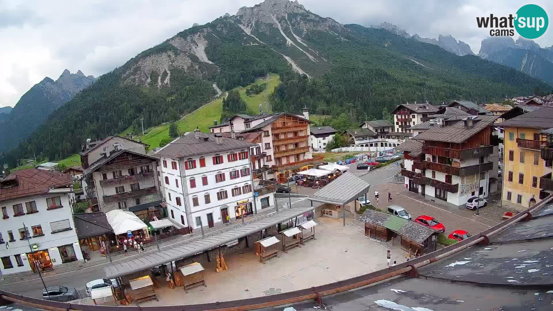 Piazza centrale di Forni di Sopra