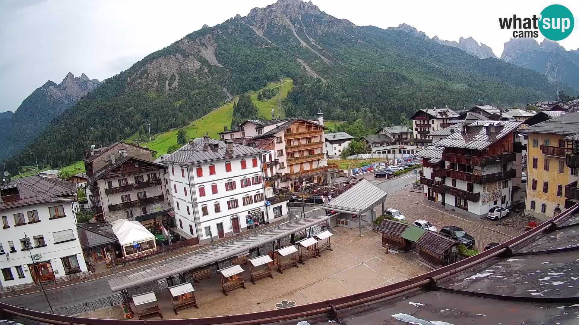 Piazza centrale di Forni di Sopra
