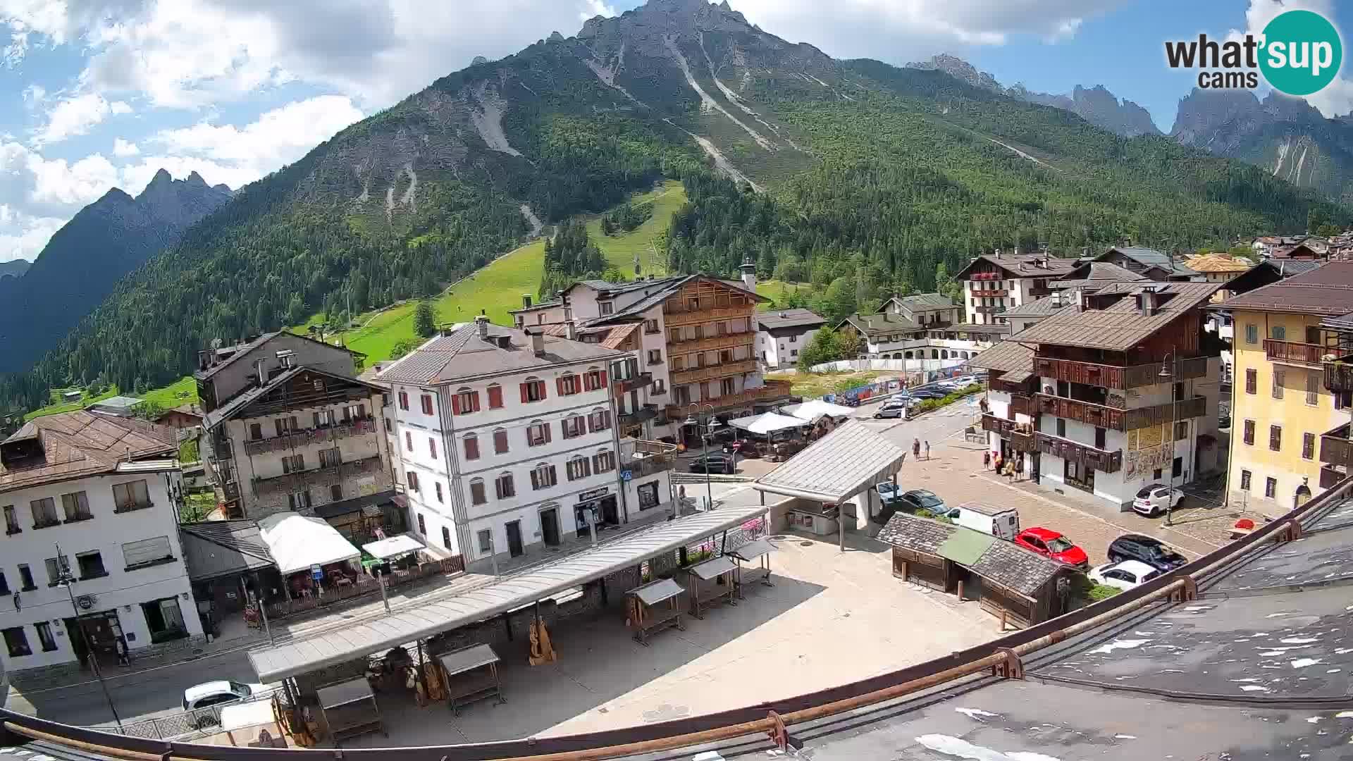 Piazza centrale di Forni di Sopra