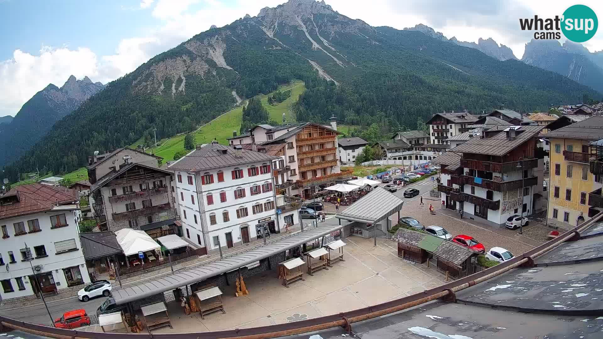 Plaza principal de Forni di Sopra