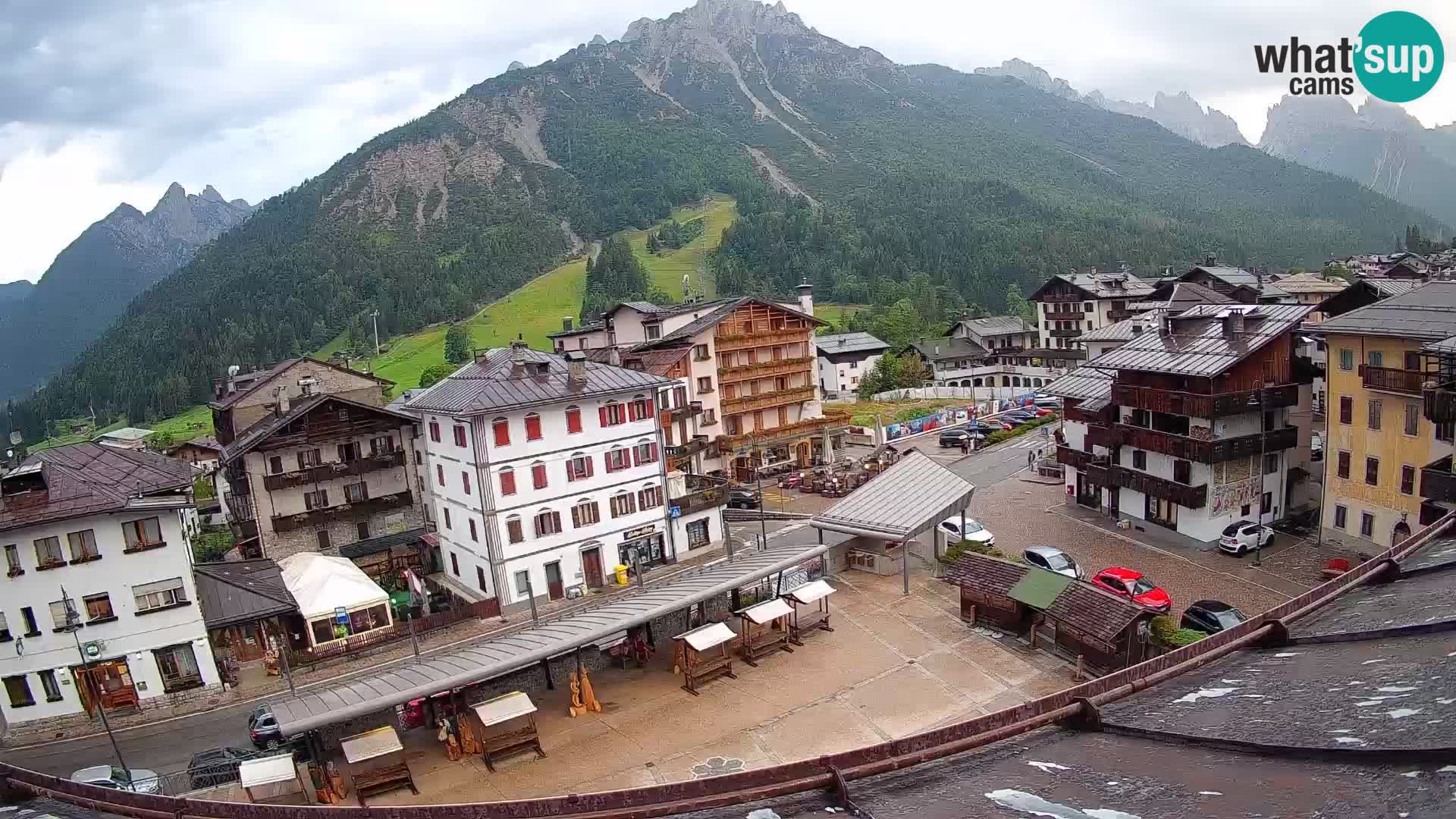 Piazza centrale di Forni di Sopra
