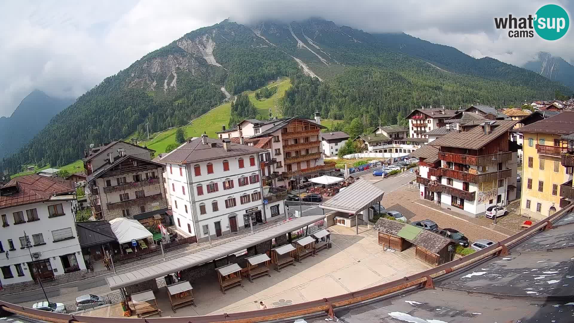 Piazza centrale di Forni di Sopra