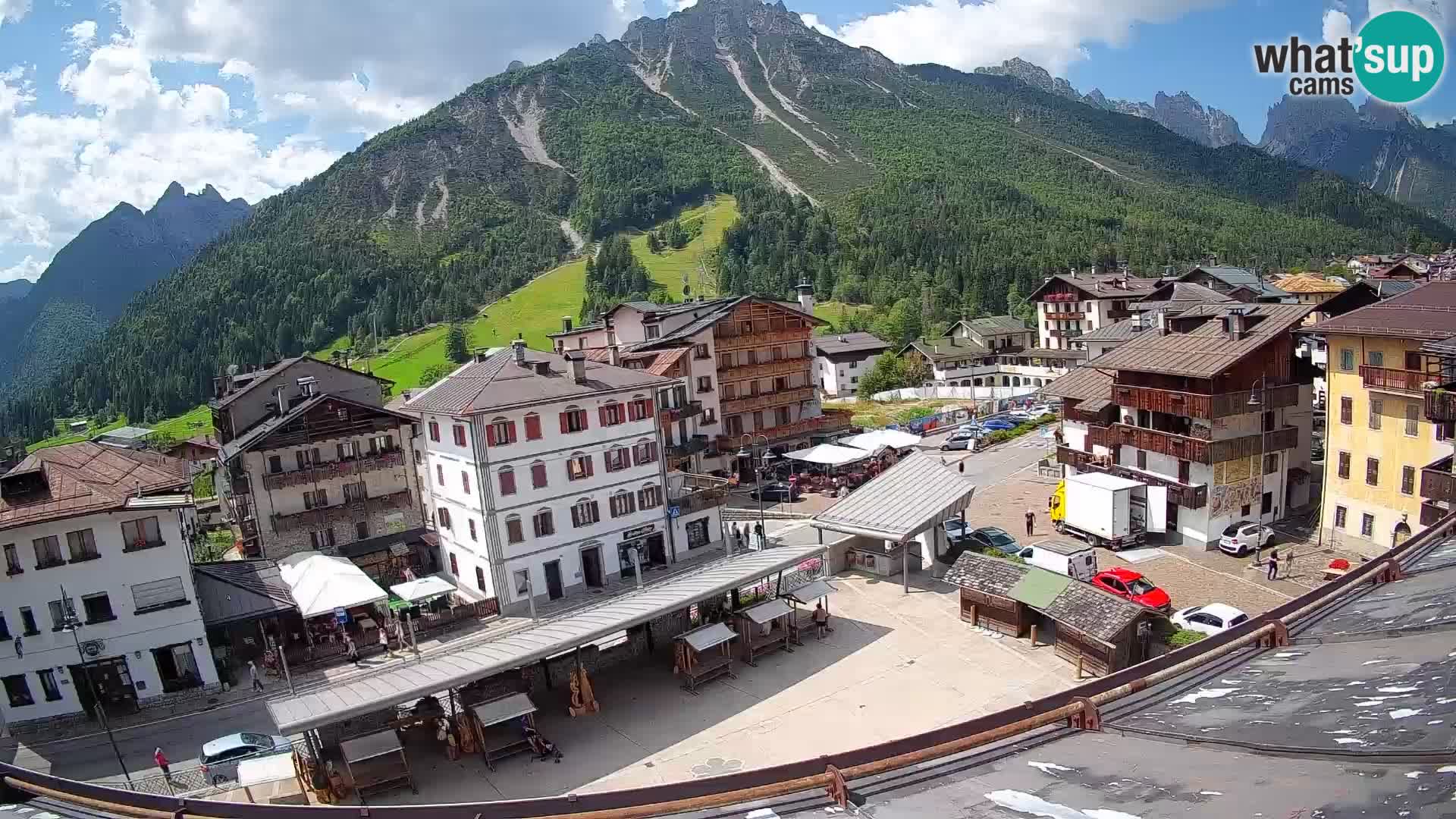 Piazza centrale di Forni di Sopra