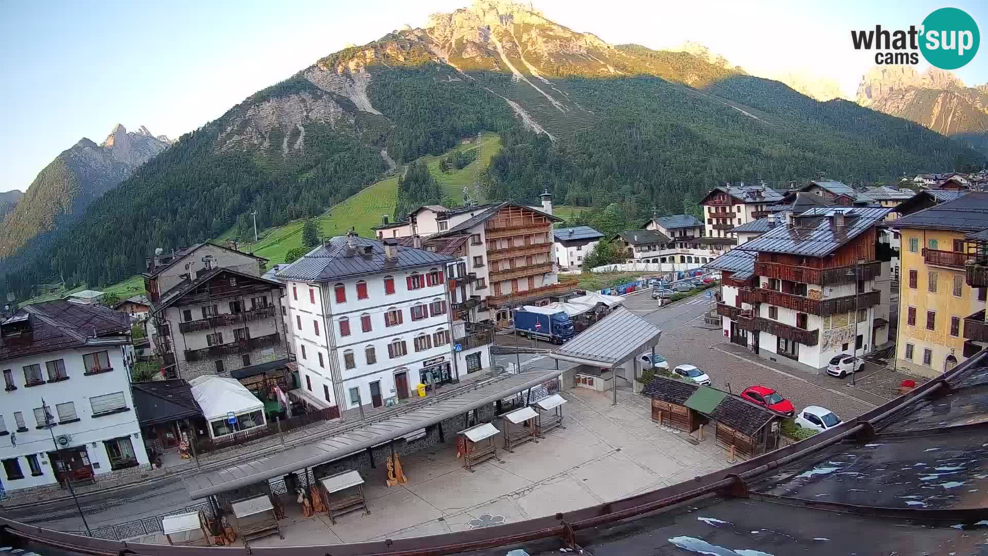 Piazza centrale di Forni di Sopra