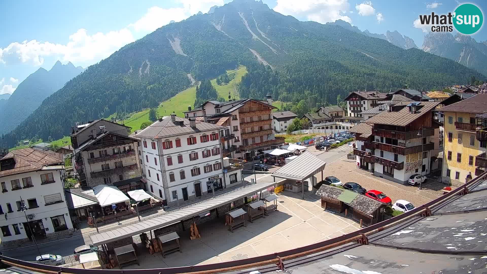 Piazza centrale di Forni di Sopra