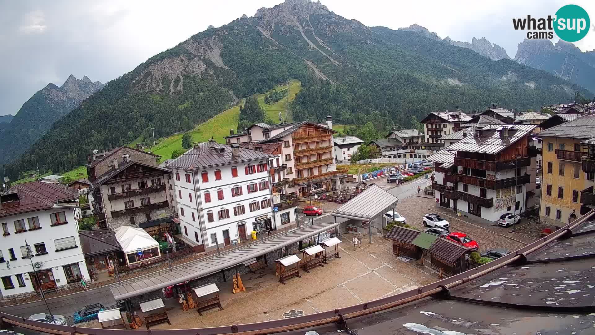 Piazza centrale di Forni di Sopra