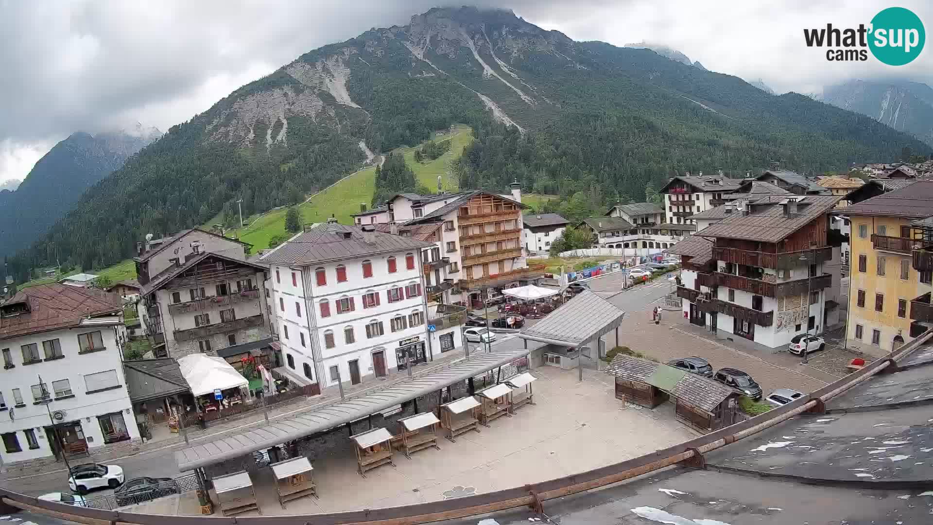 Piazza centrale di Forni di Sopra