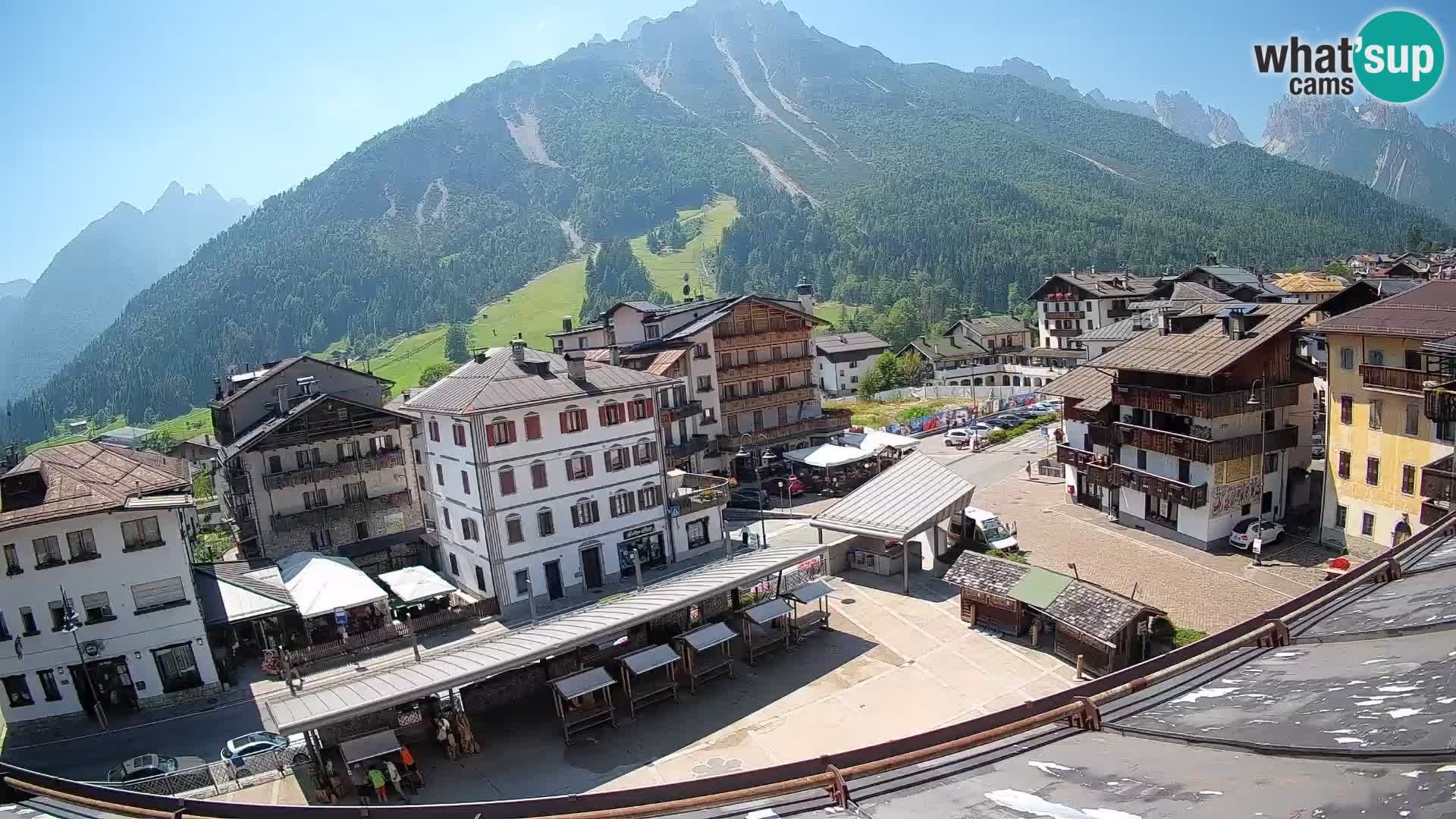 Piazza centrale di Forni di Sopra