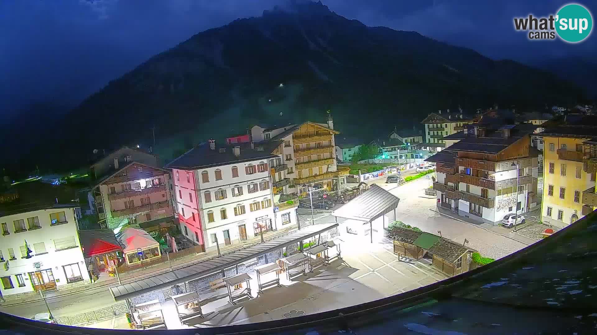 Piazza centrale di Forni di Sopra