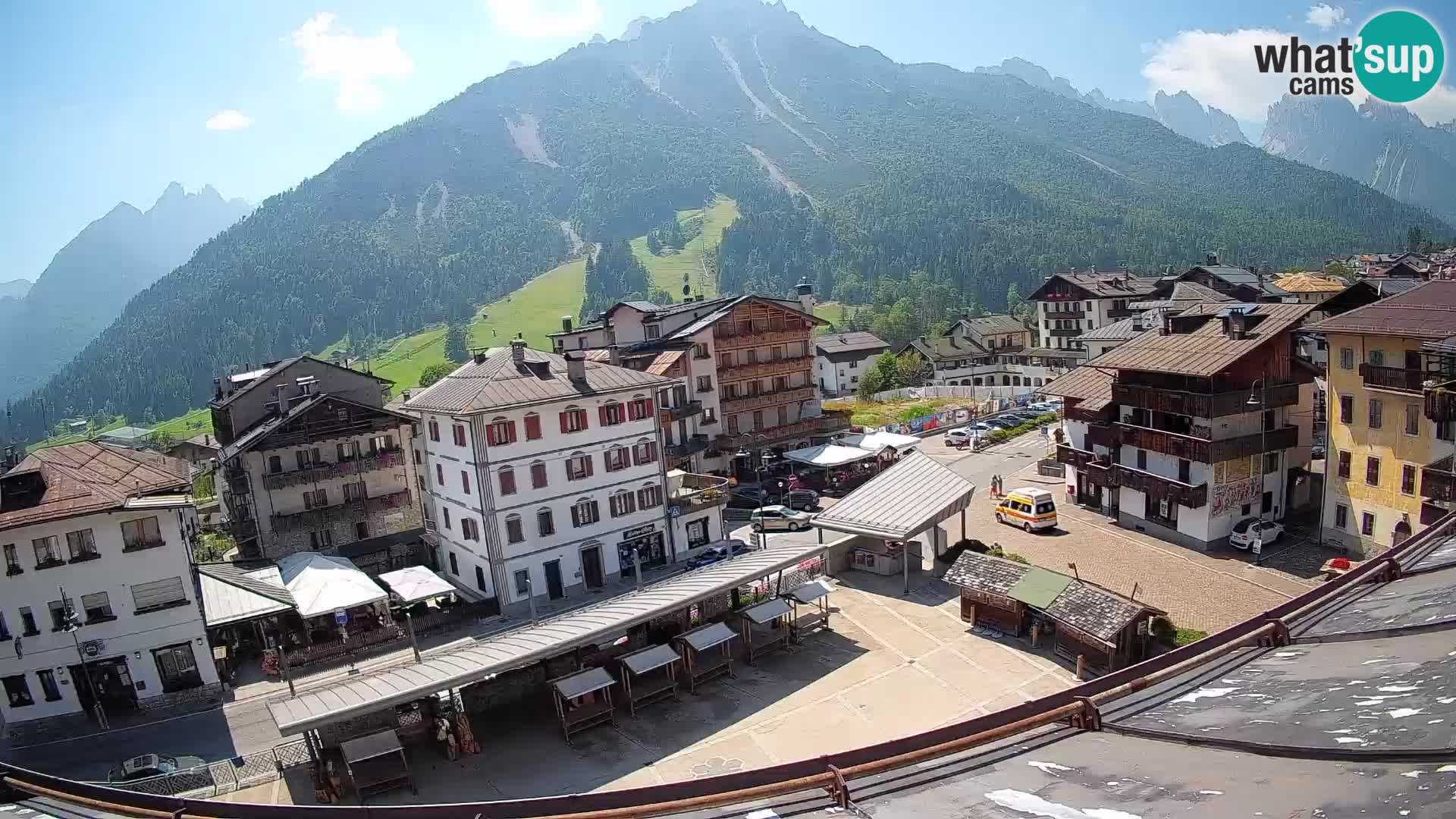 Piazza centrale di Forni di Sopra