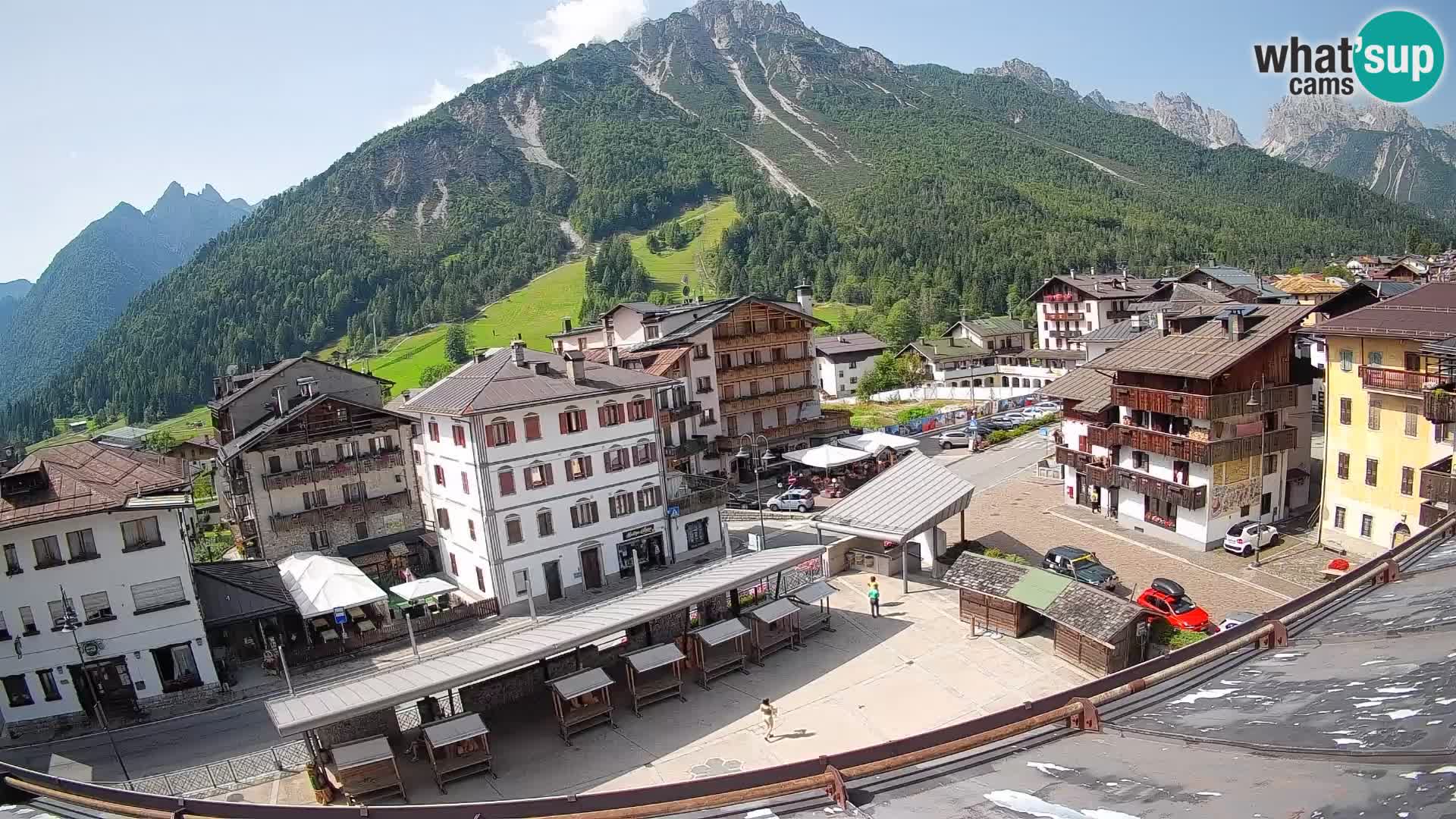 Plaza principal de Forni di Sopra