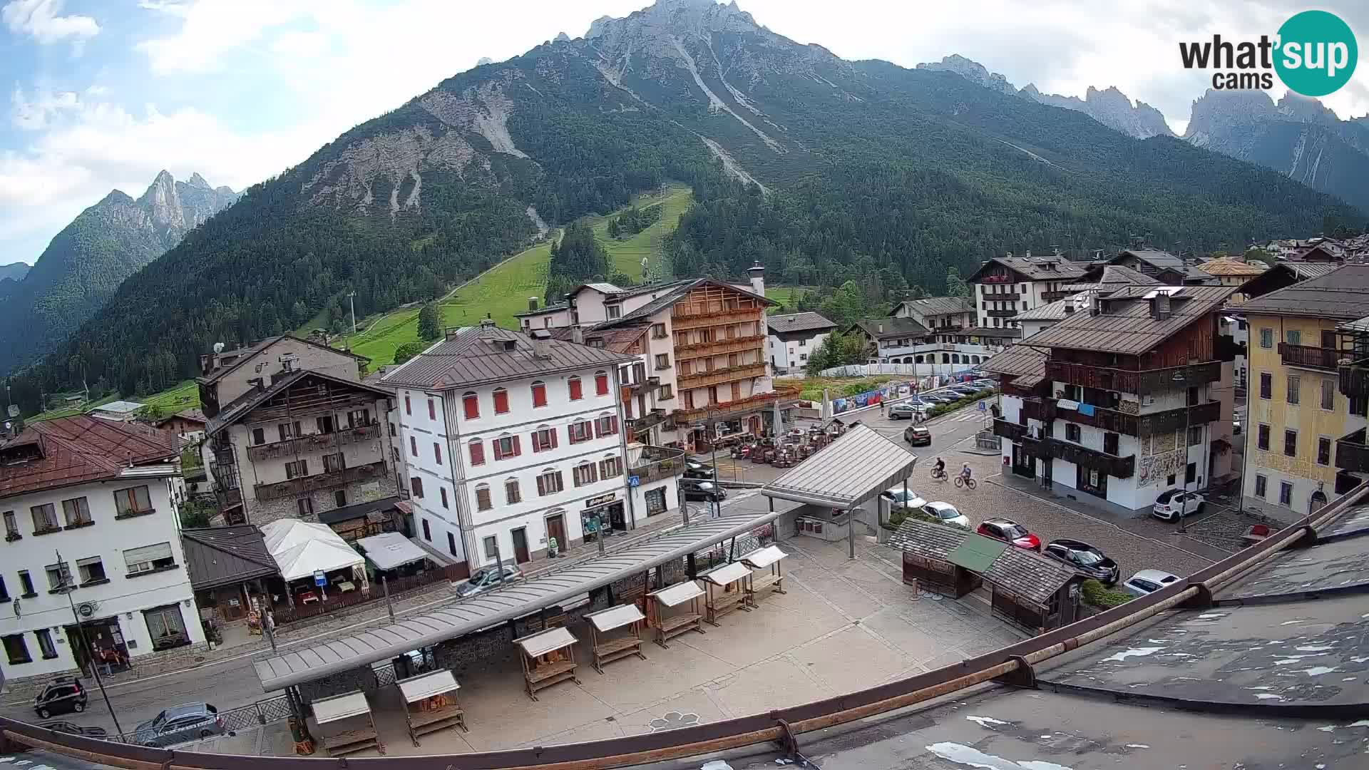 Piazza centrale di Forni di Sopra
