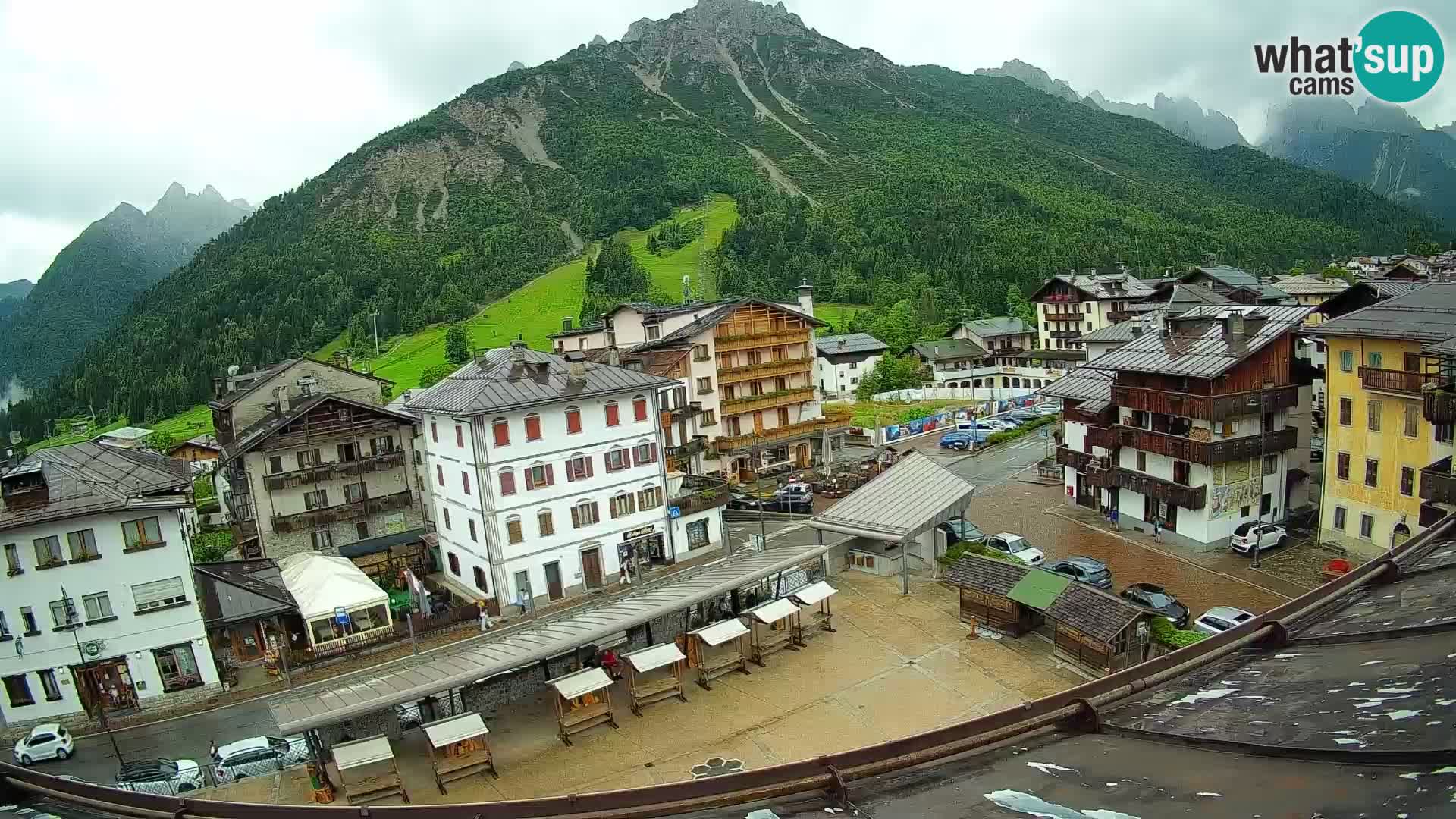 Piazza centrale di Forni di Sopra