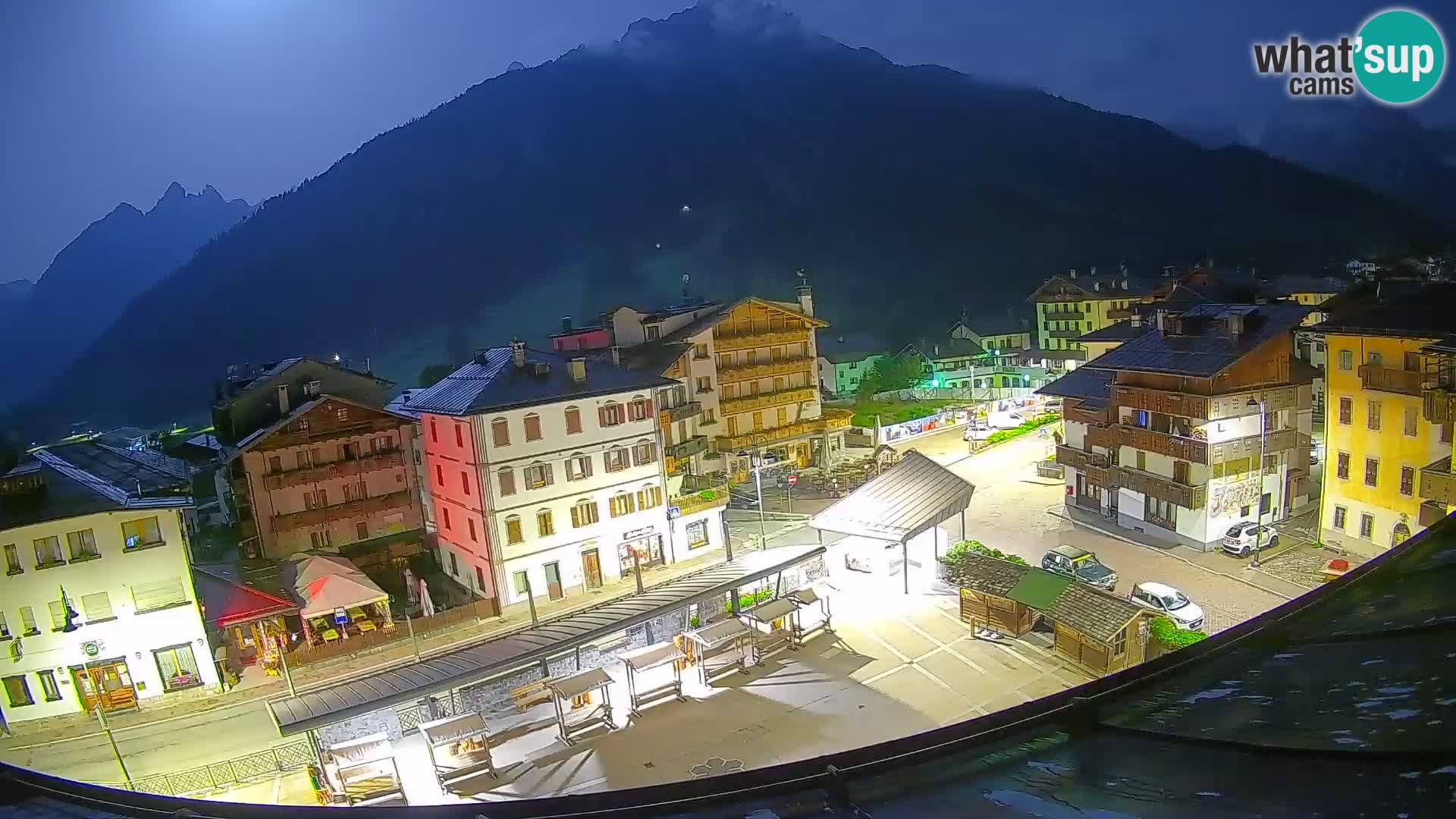 Plaza principal de Forni di Sopra