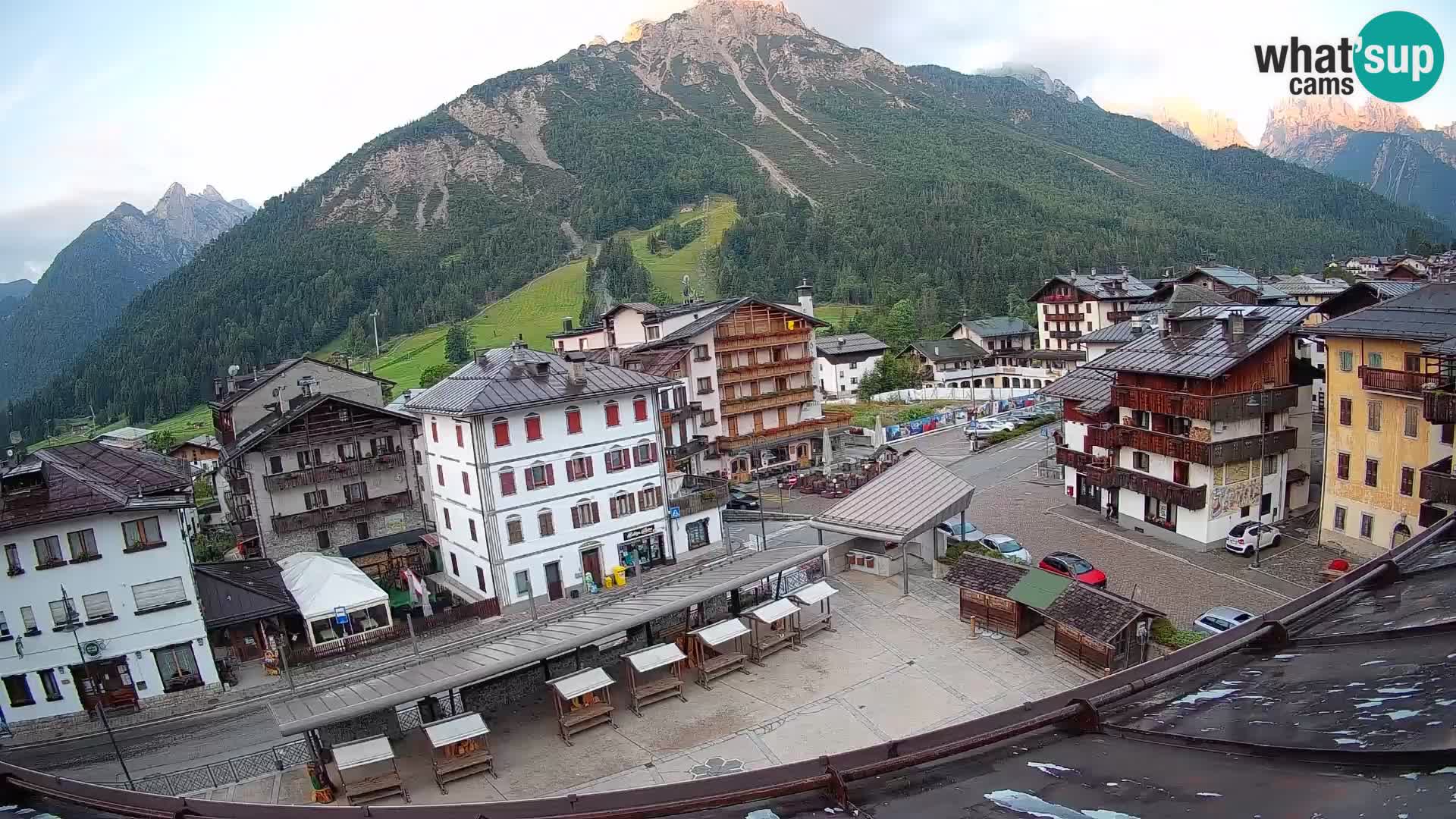 Piazza centrale di Forni di Sopra