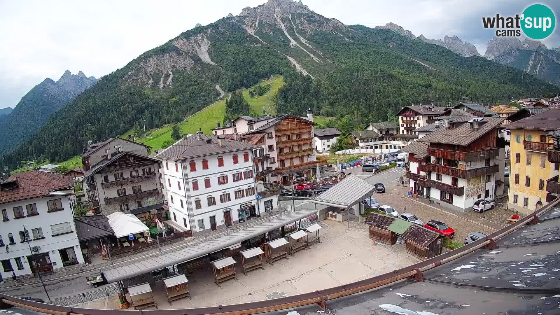 Piazza centrale di Forni di Sopra