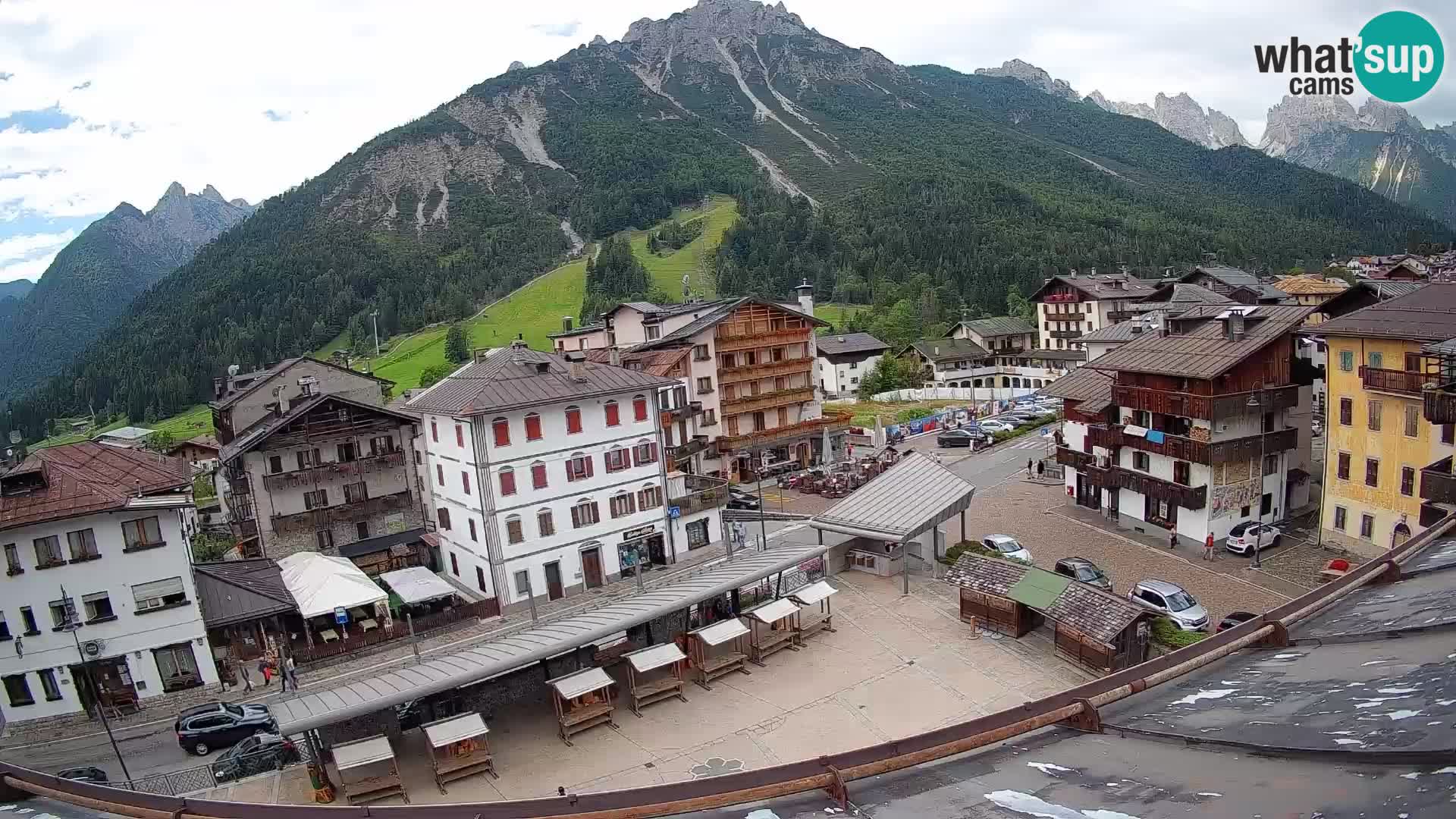 Plaza principal de Forni di Sopra