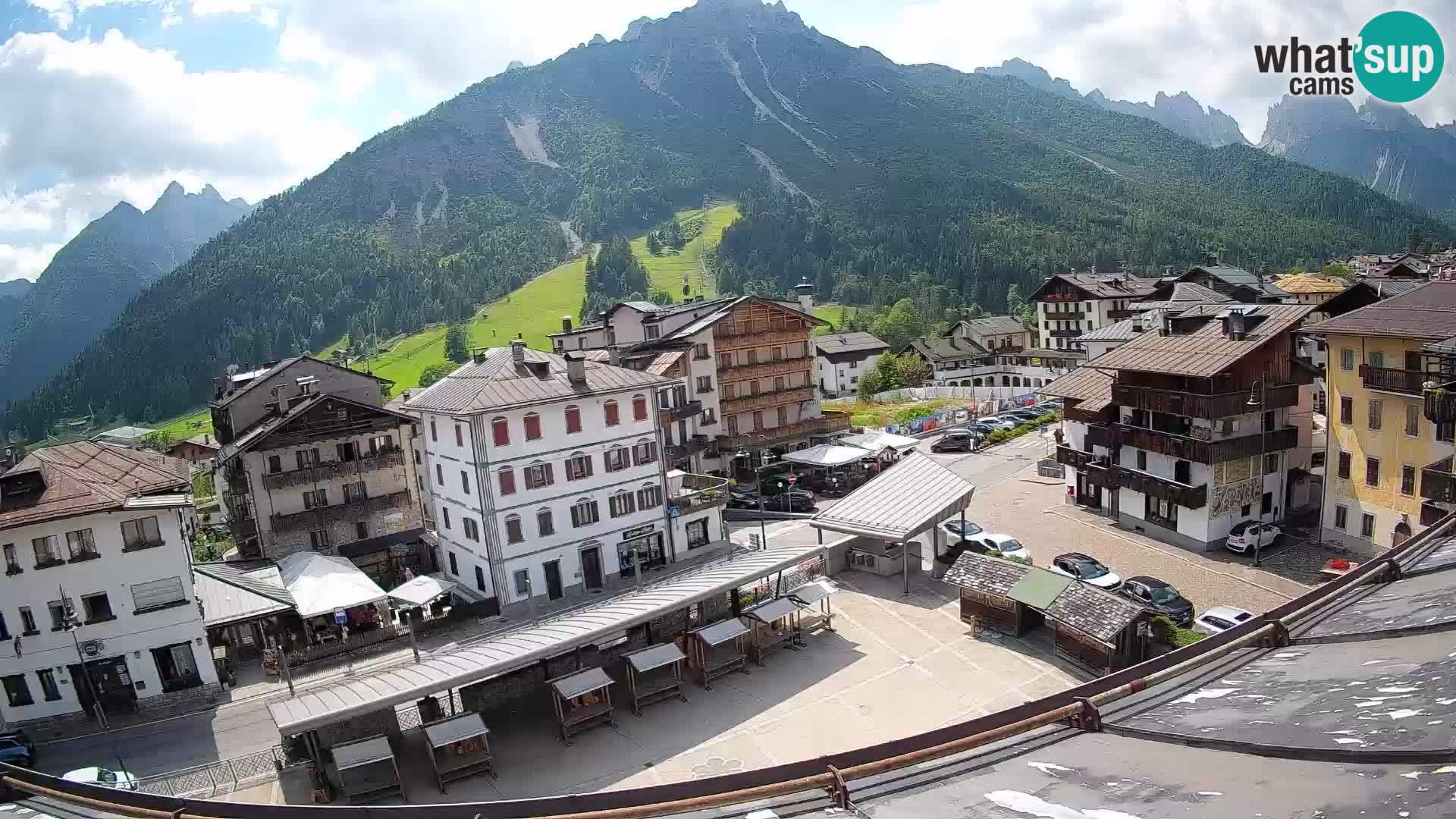 Piazza centrale di Forni di Sopra