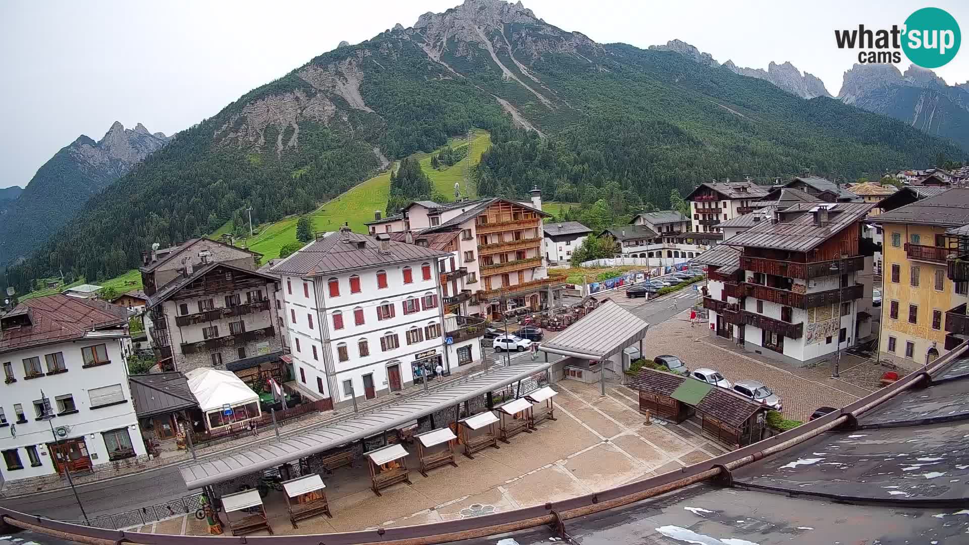 Piazza centrale di Forni di Sopra